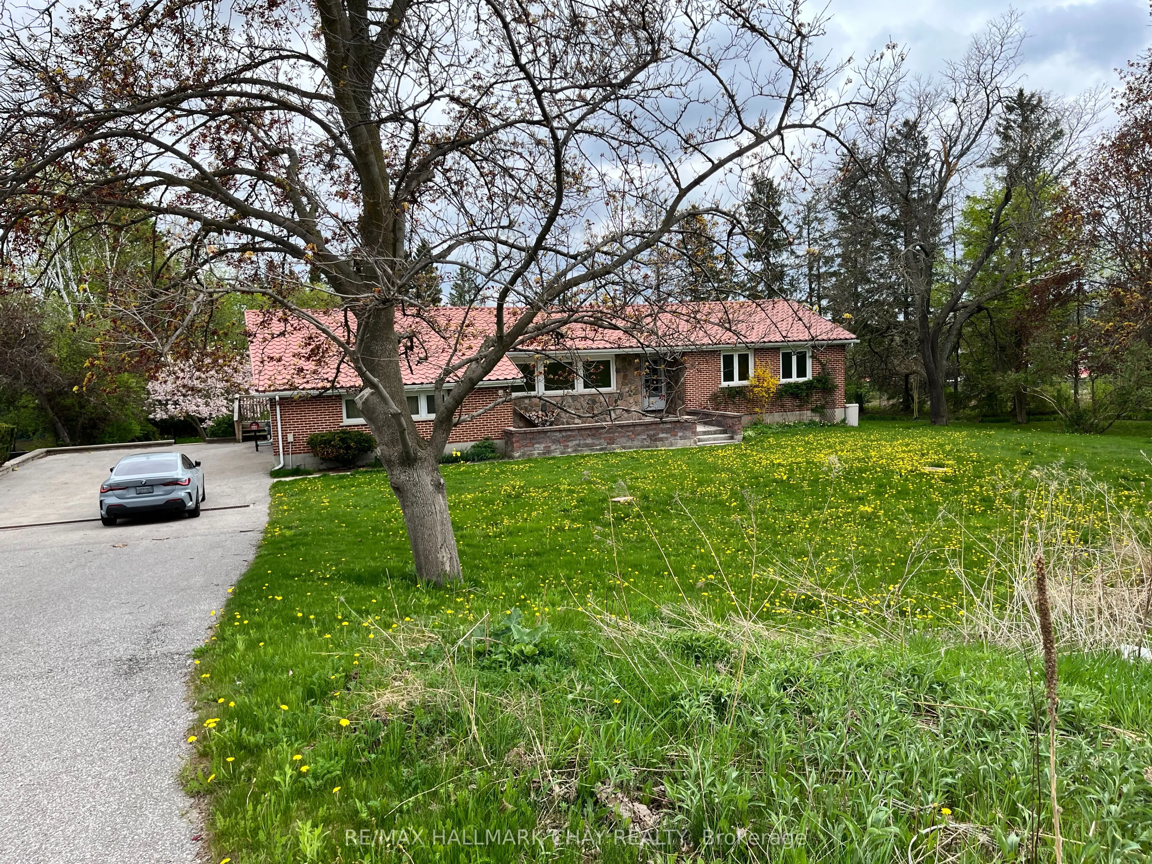 595 Big Bay Point Road E