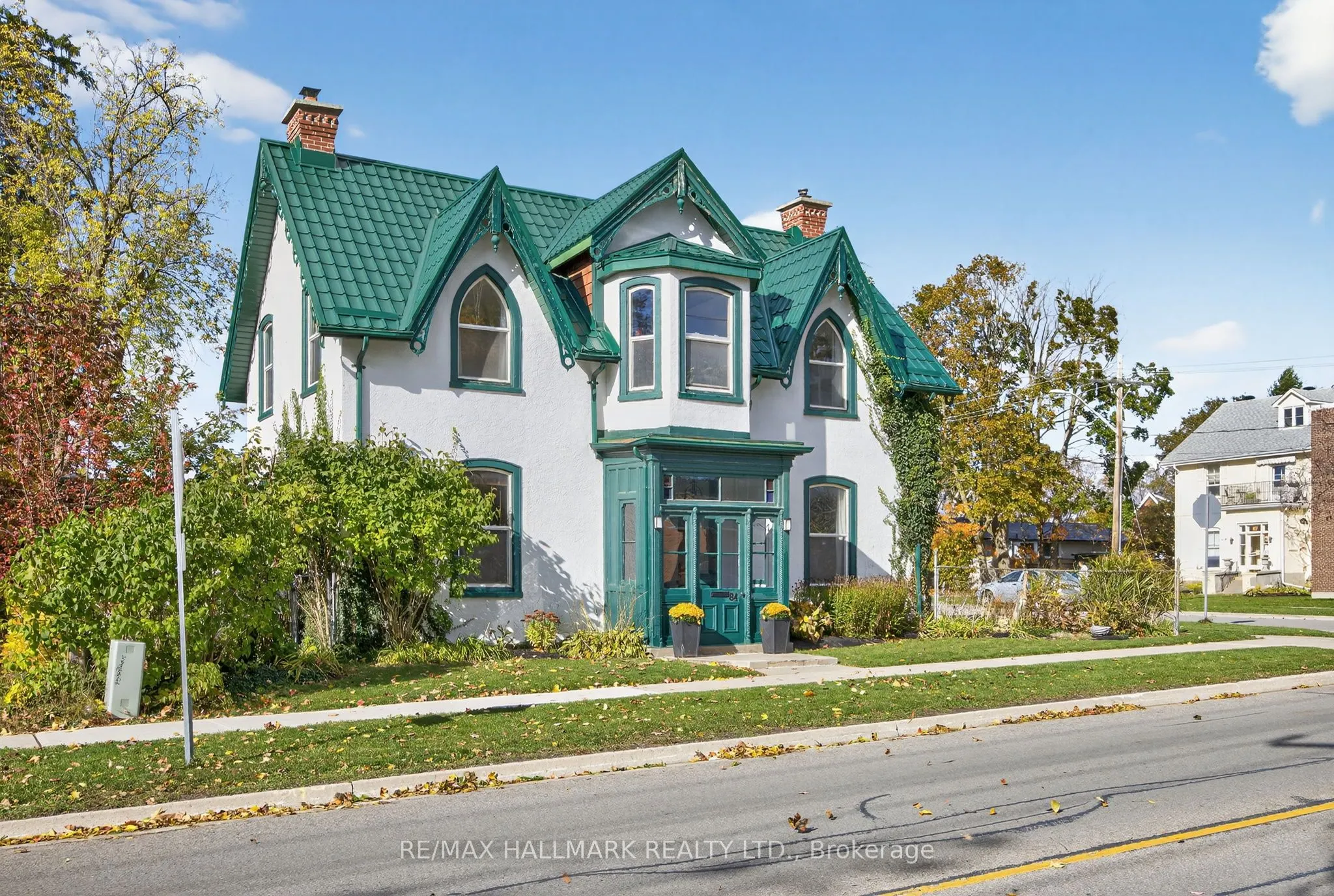 84 Wellington Street E