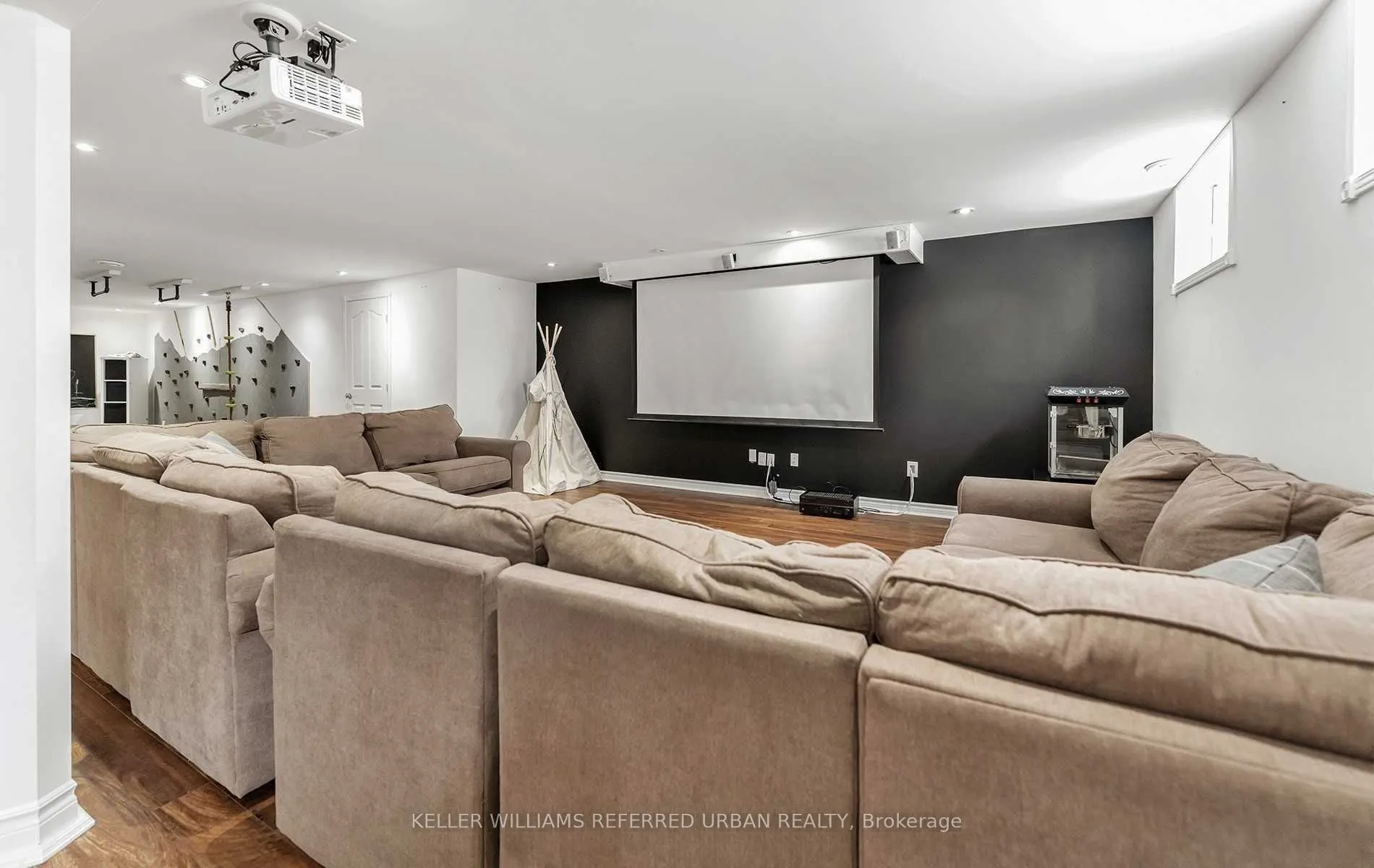 886 Sixth Street