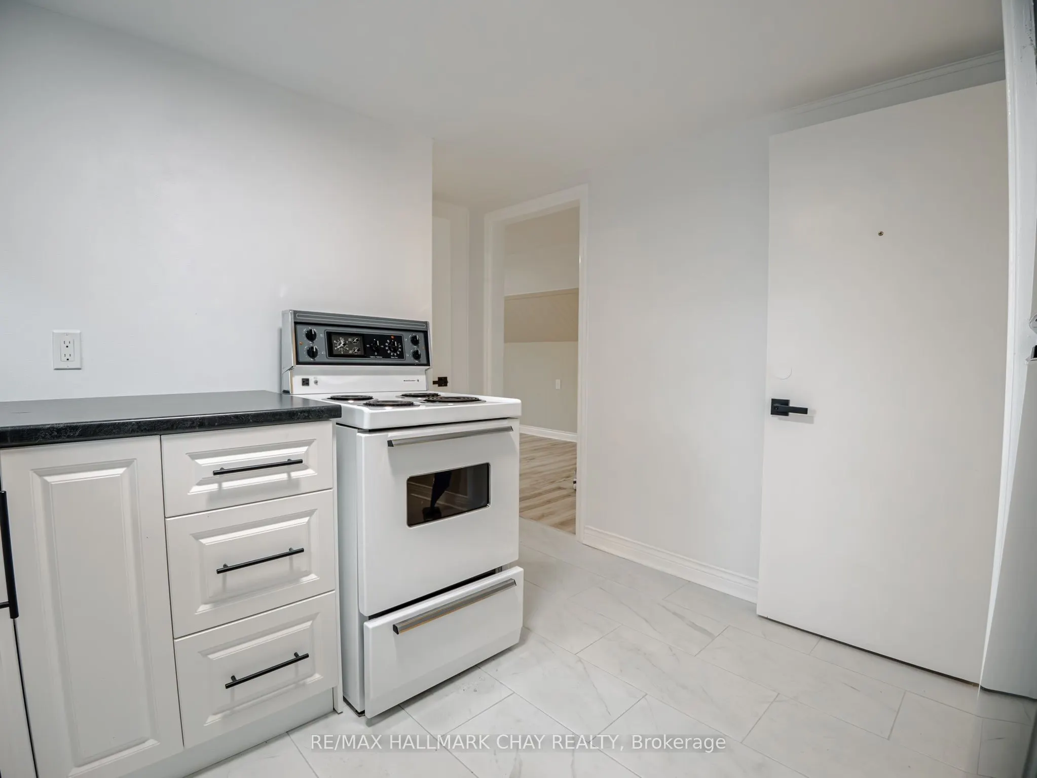 100 Donald Street, #Upper