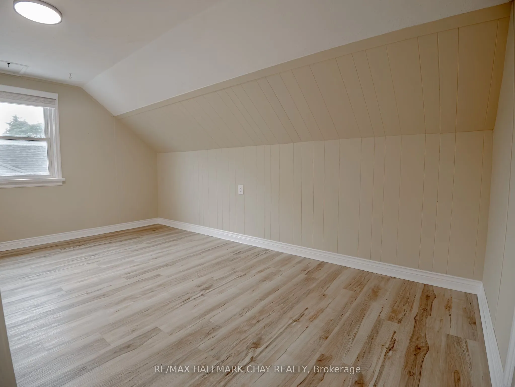 100 Donald Street, #Upper