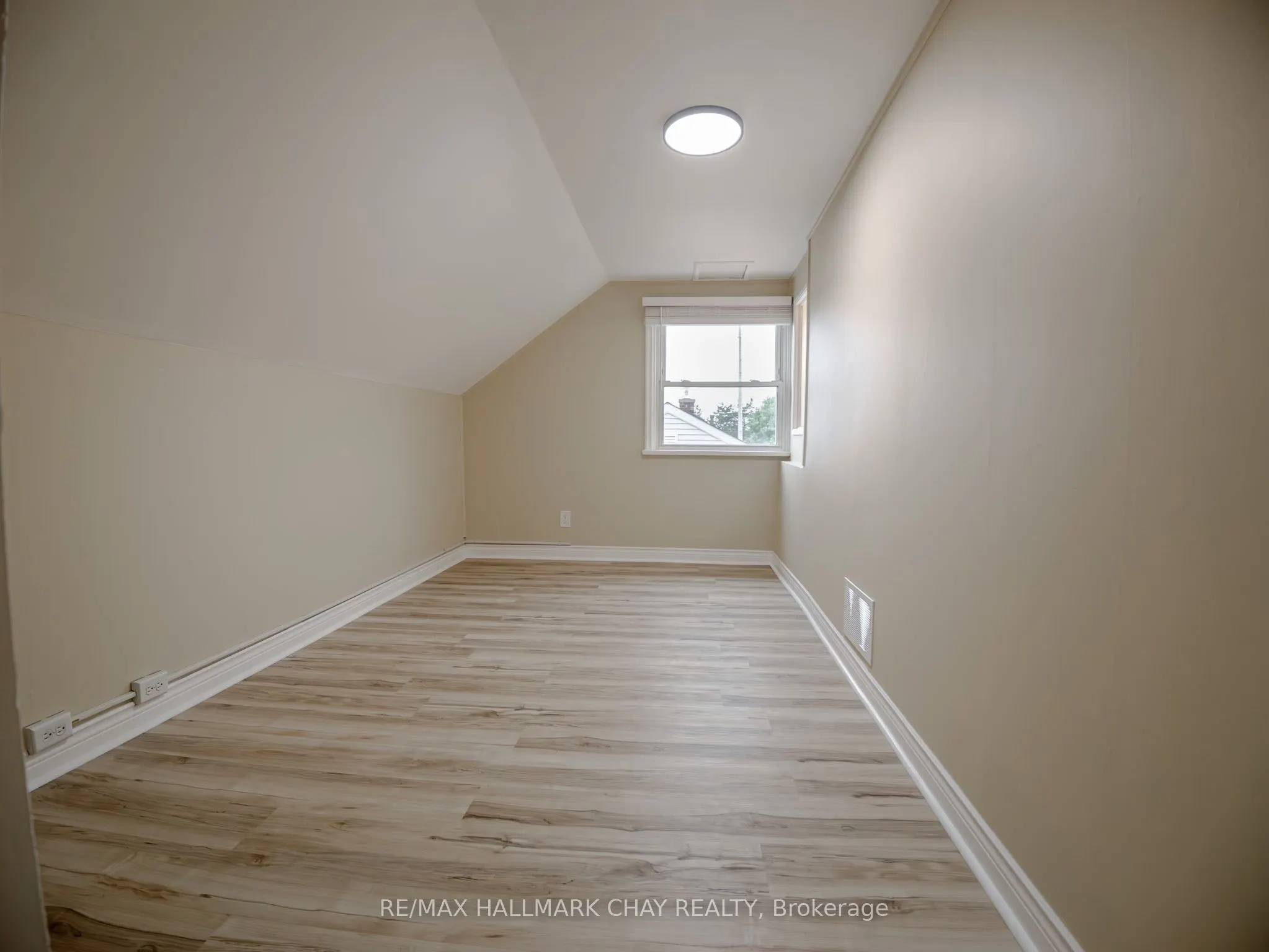 100 Donald Street, #Upper