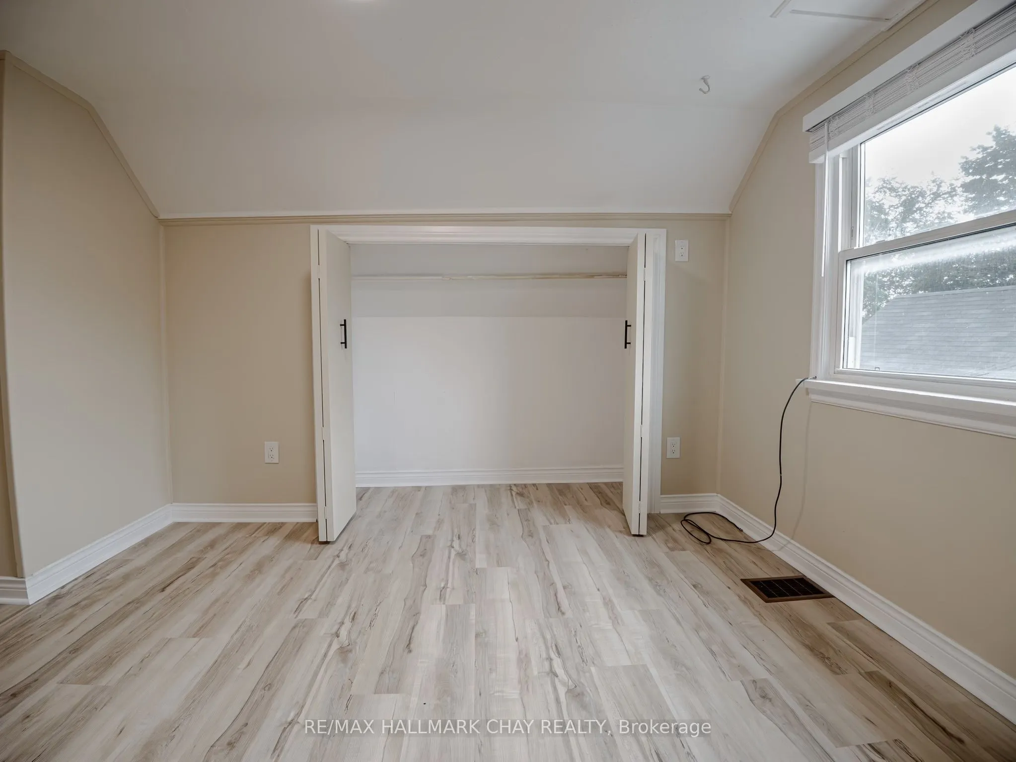 100 Donald Street, #Upper