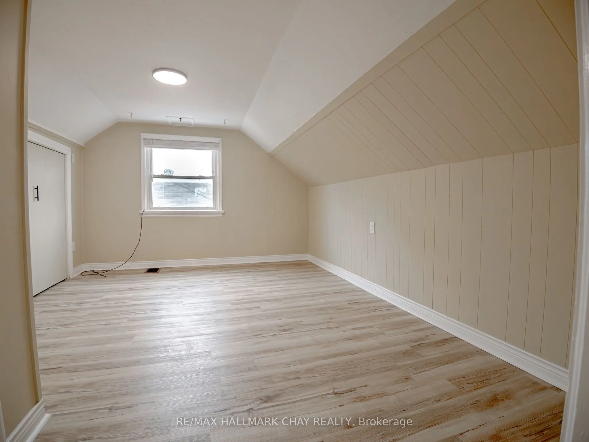 100 Donald Street, #Upper