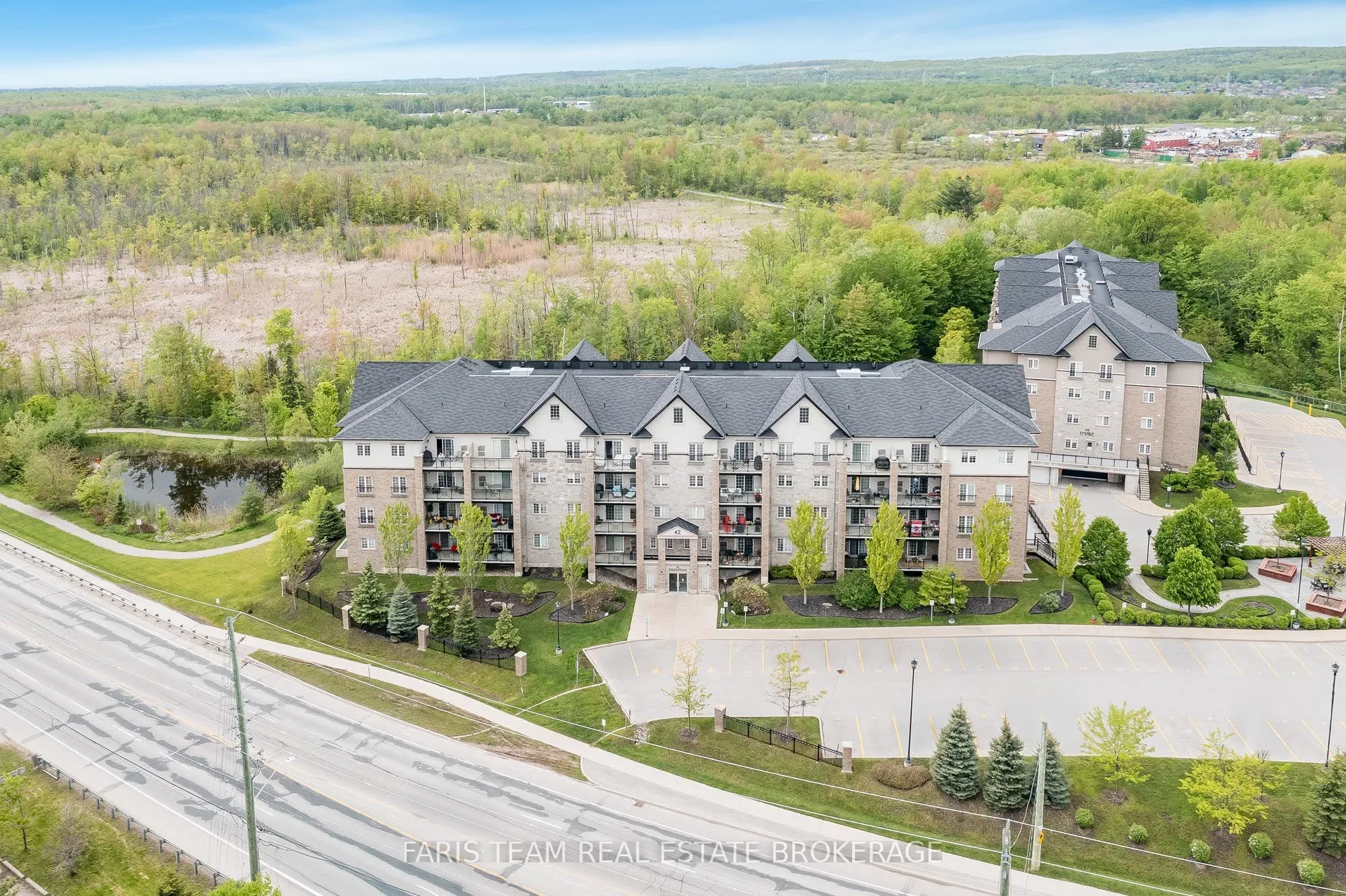 42 Ferndale Drive S, #402