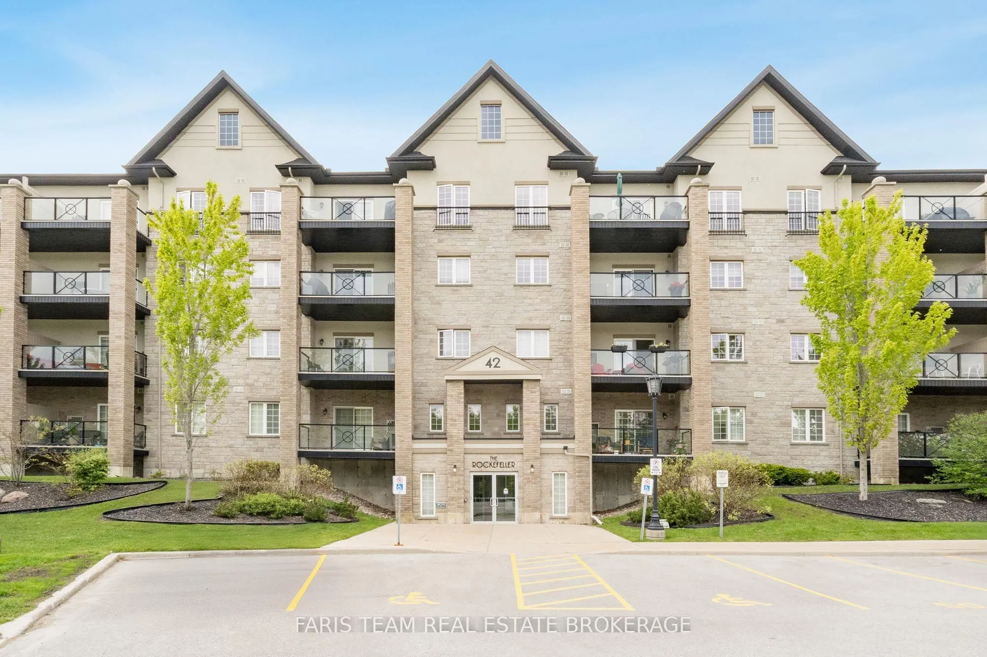 42 Ferndale Drive S, #402