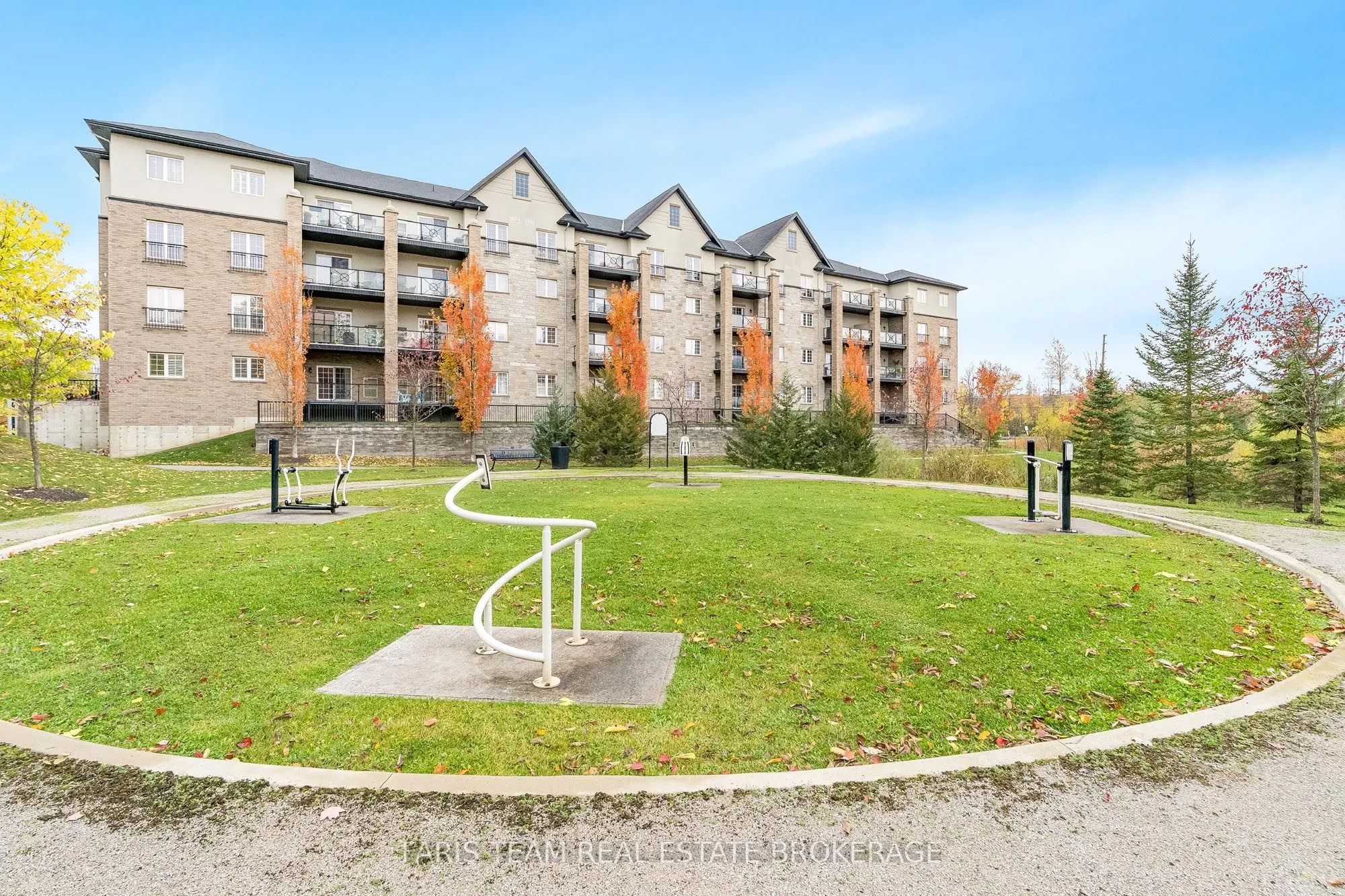 42 Ferndale Drive S, #402