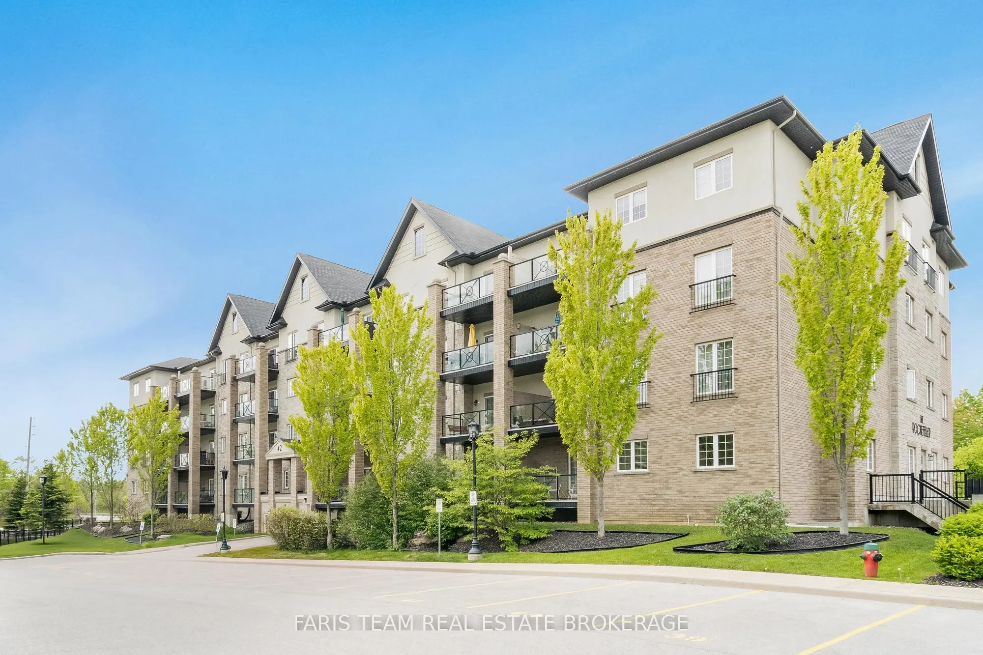 42 Ferndale Drive S, #402
