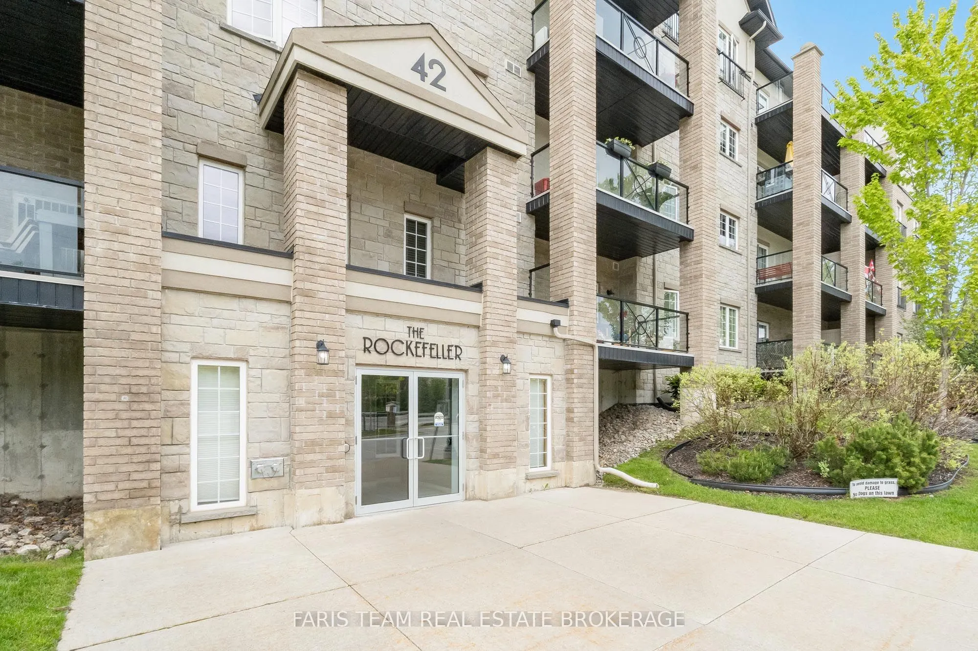 42 Ferndale Drive S, #402