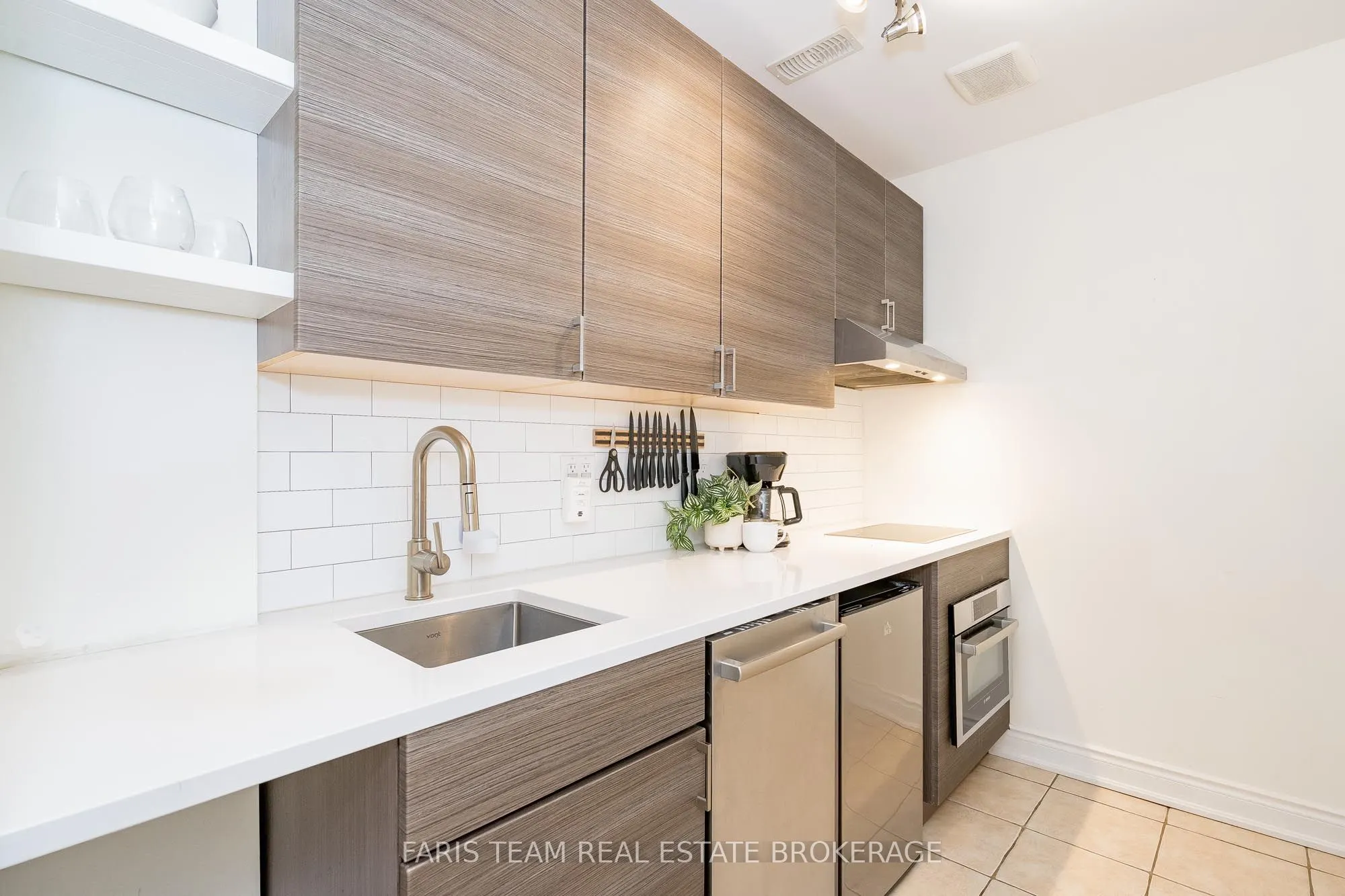 145 Wycliffe Cove
