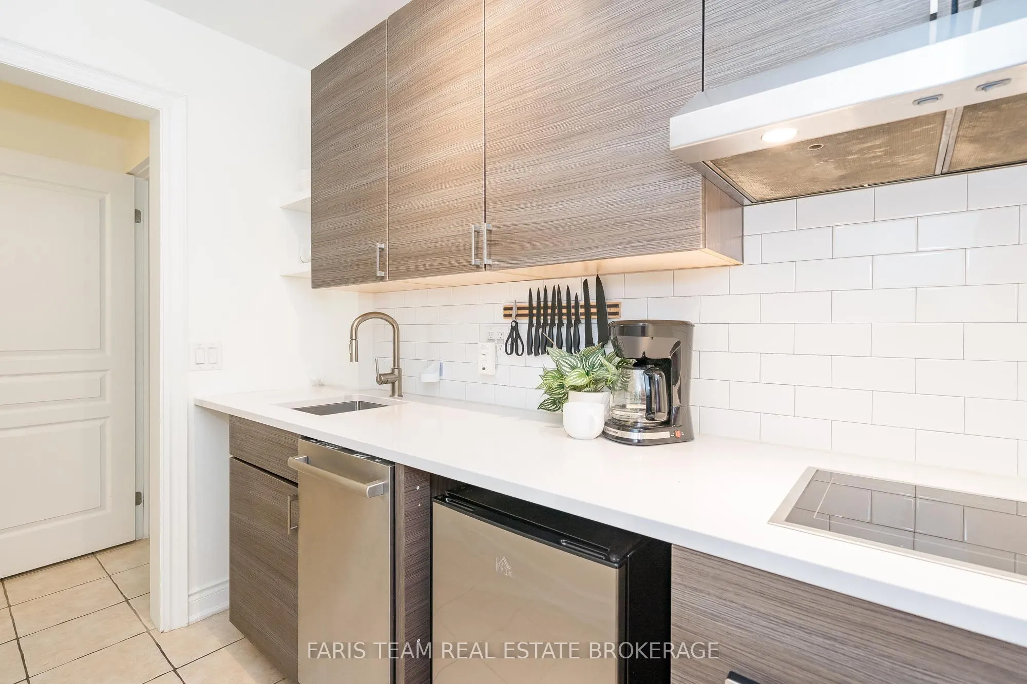 145 Wycliffe Cove