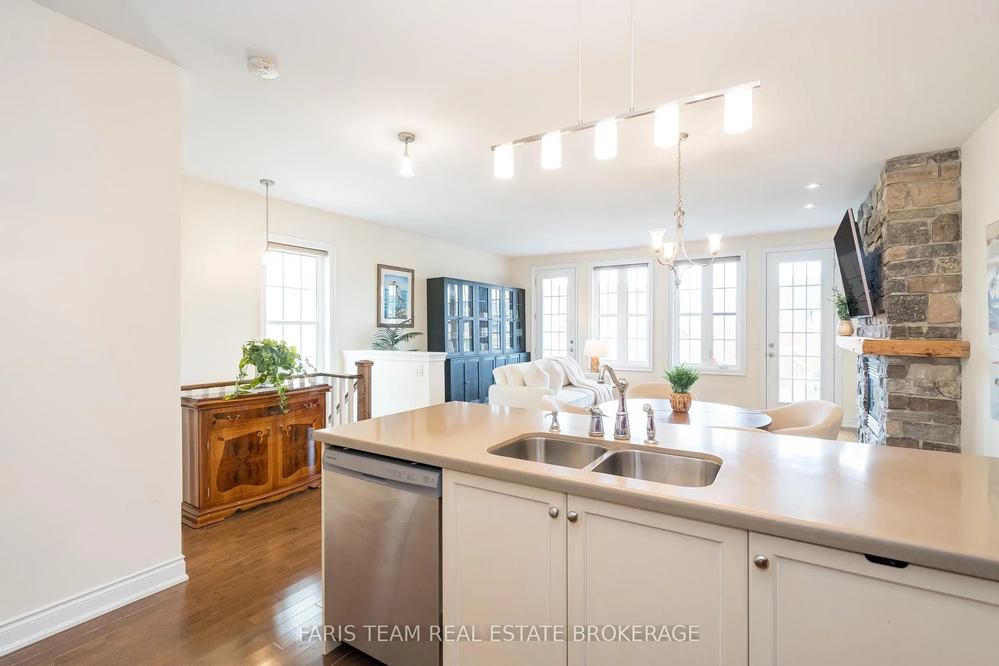 145 Wycliffe Cove