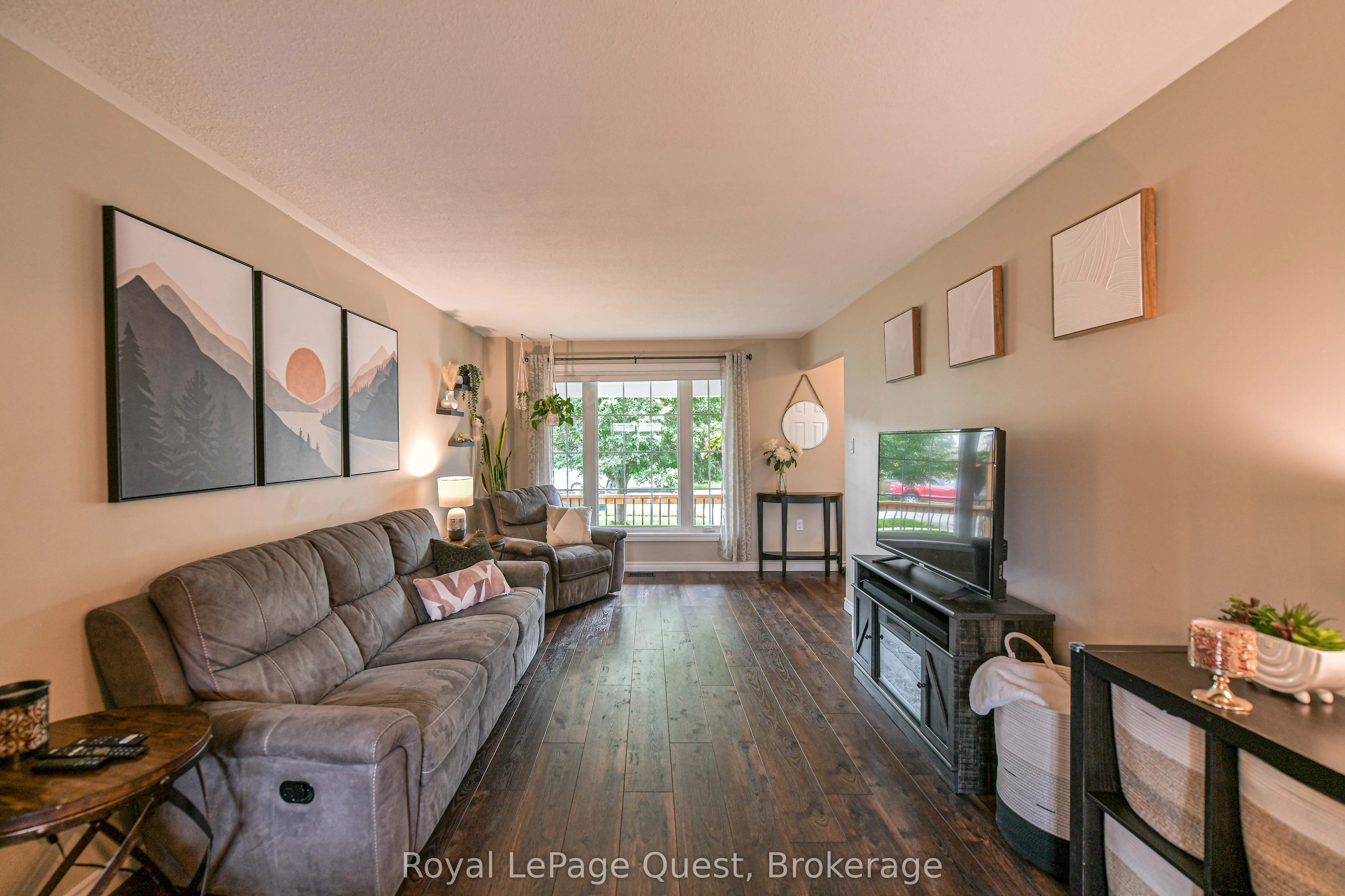 46 Courtney Crescent