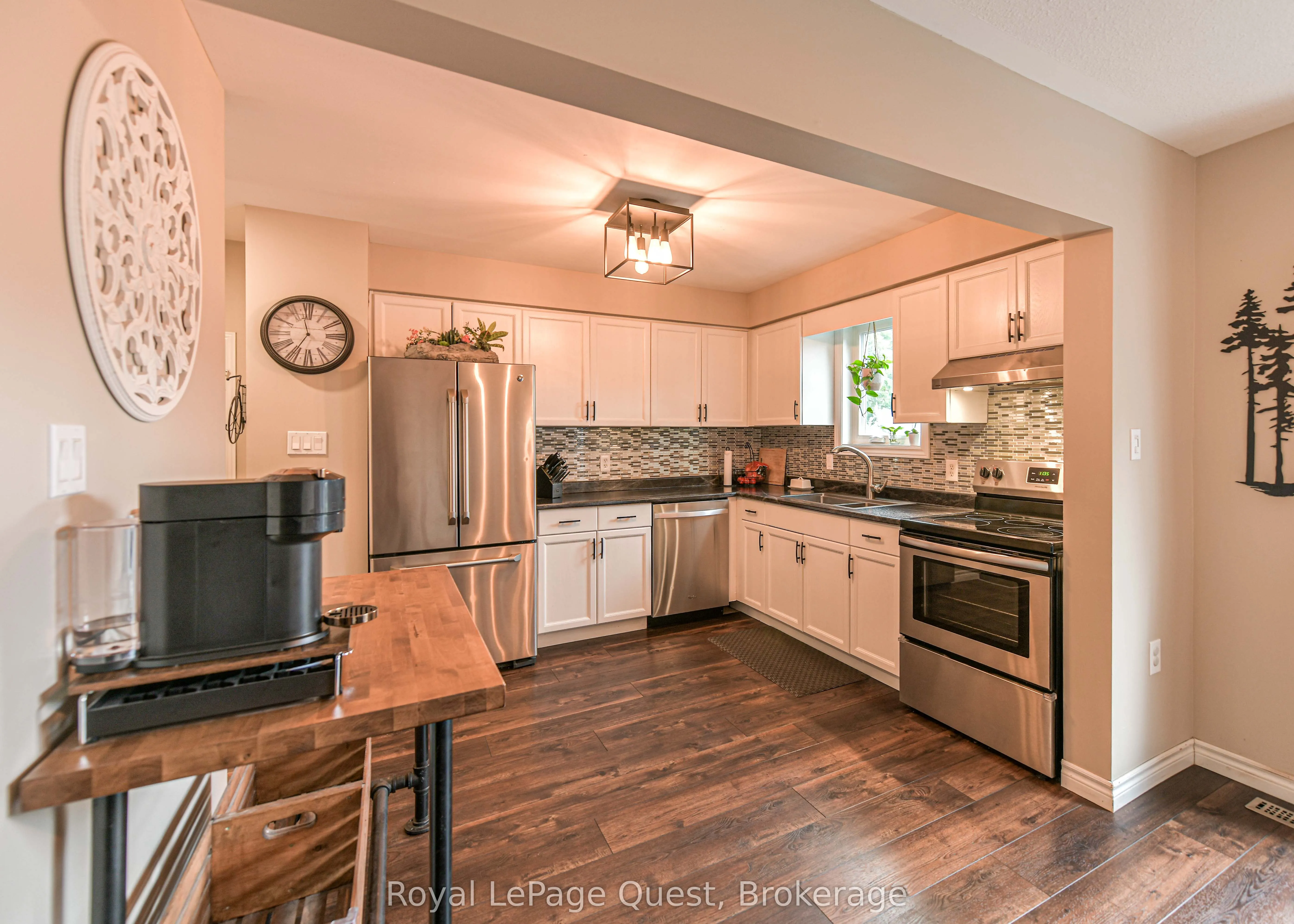 46 Courtney Crescent