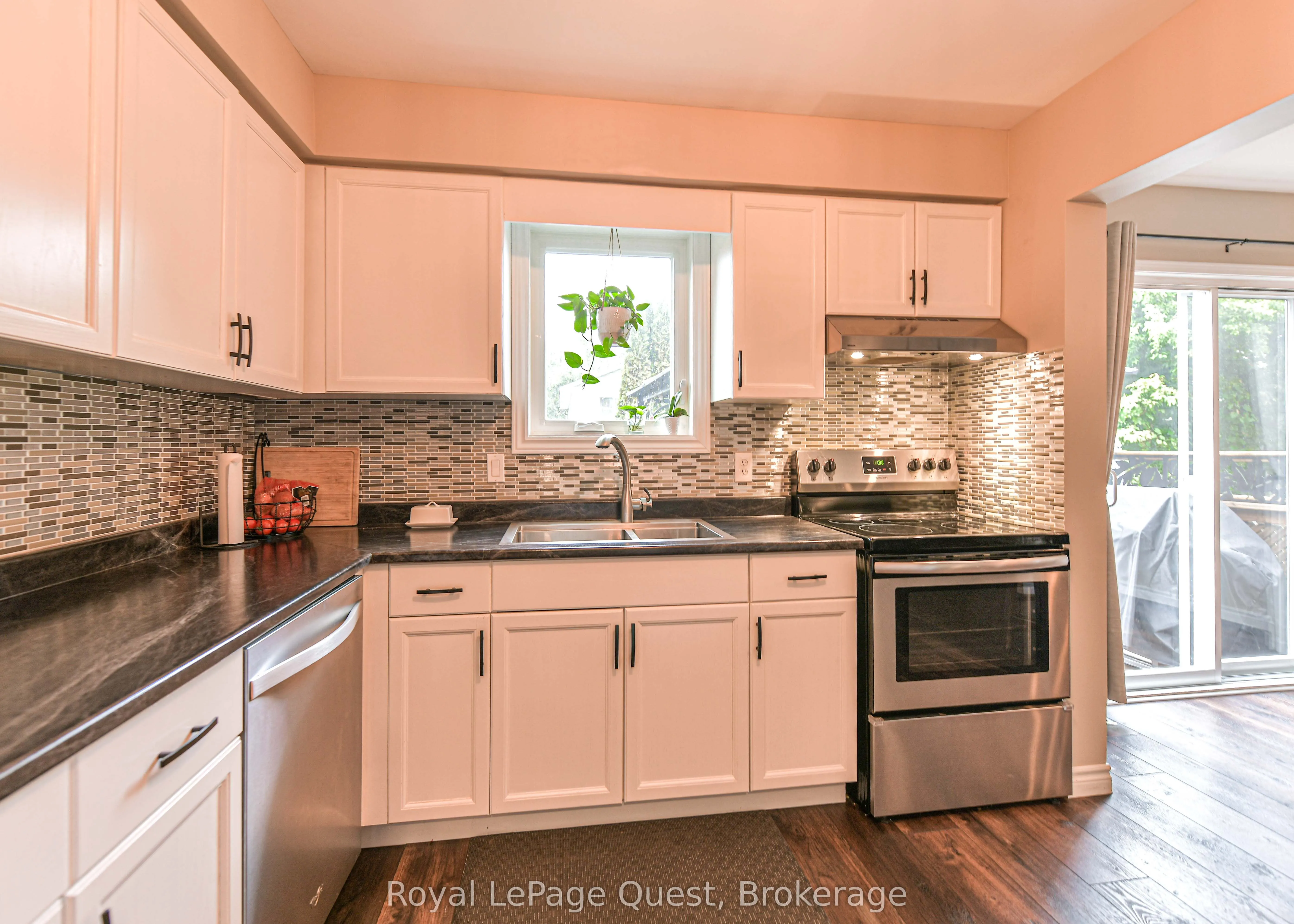 46 Courtney Crescent