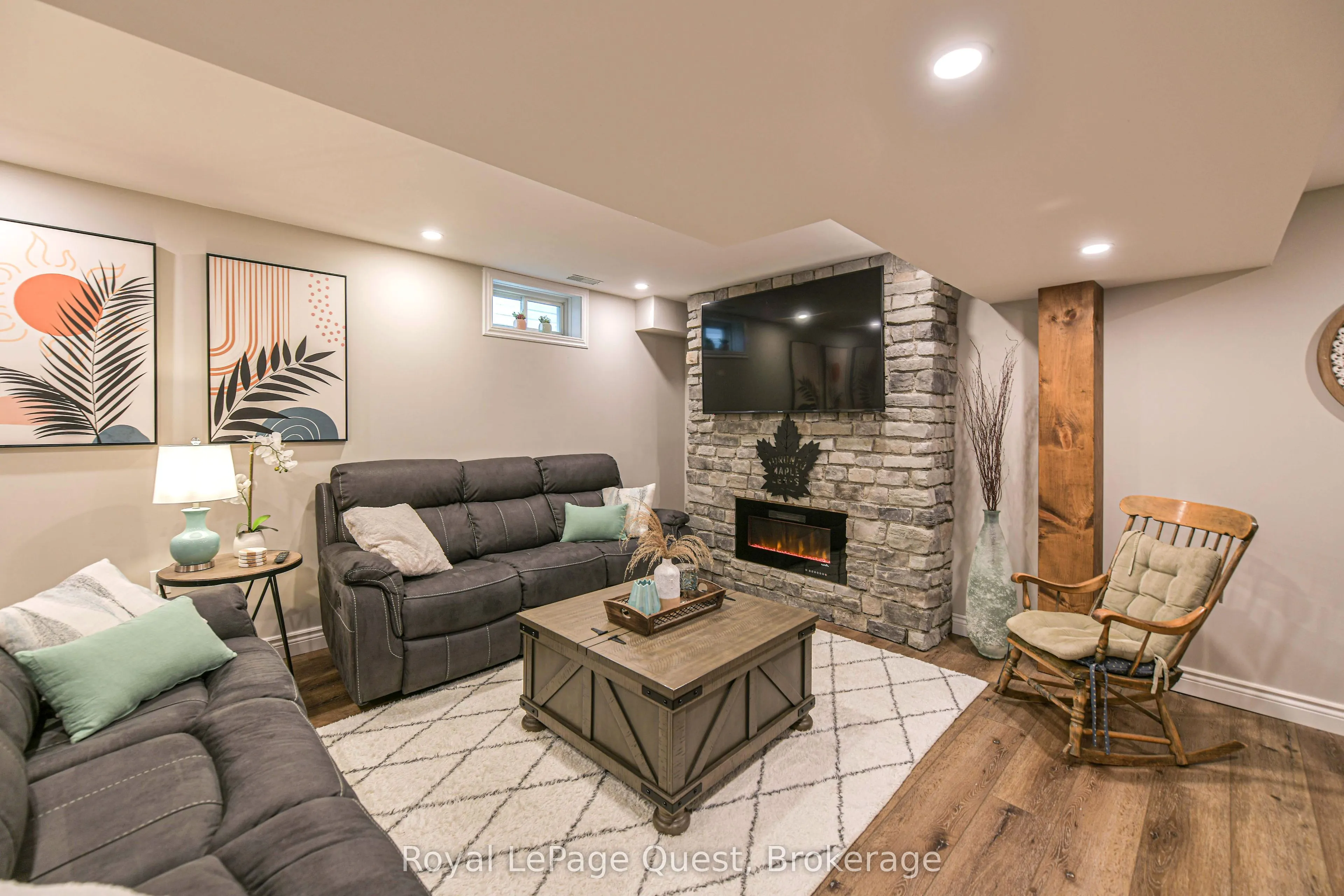 46 Courtney Crescent