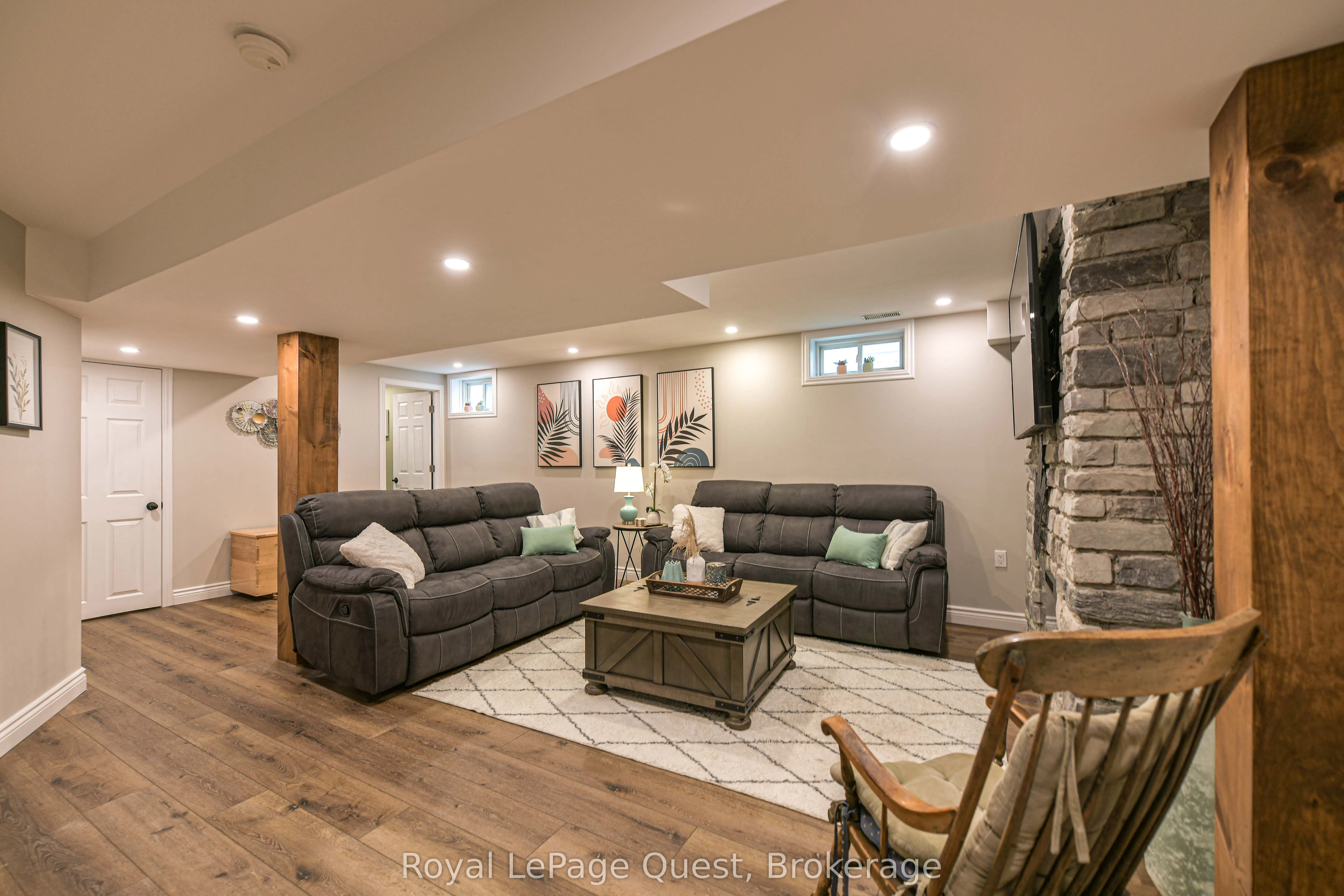 46 Courtney Crescent