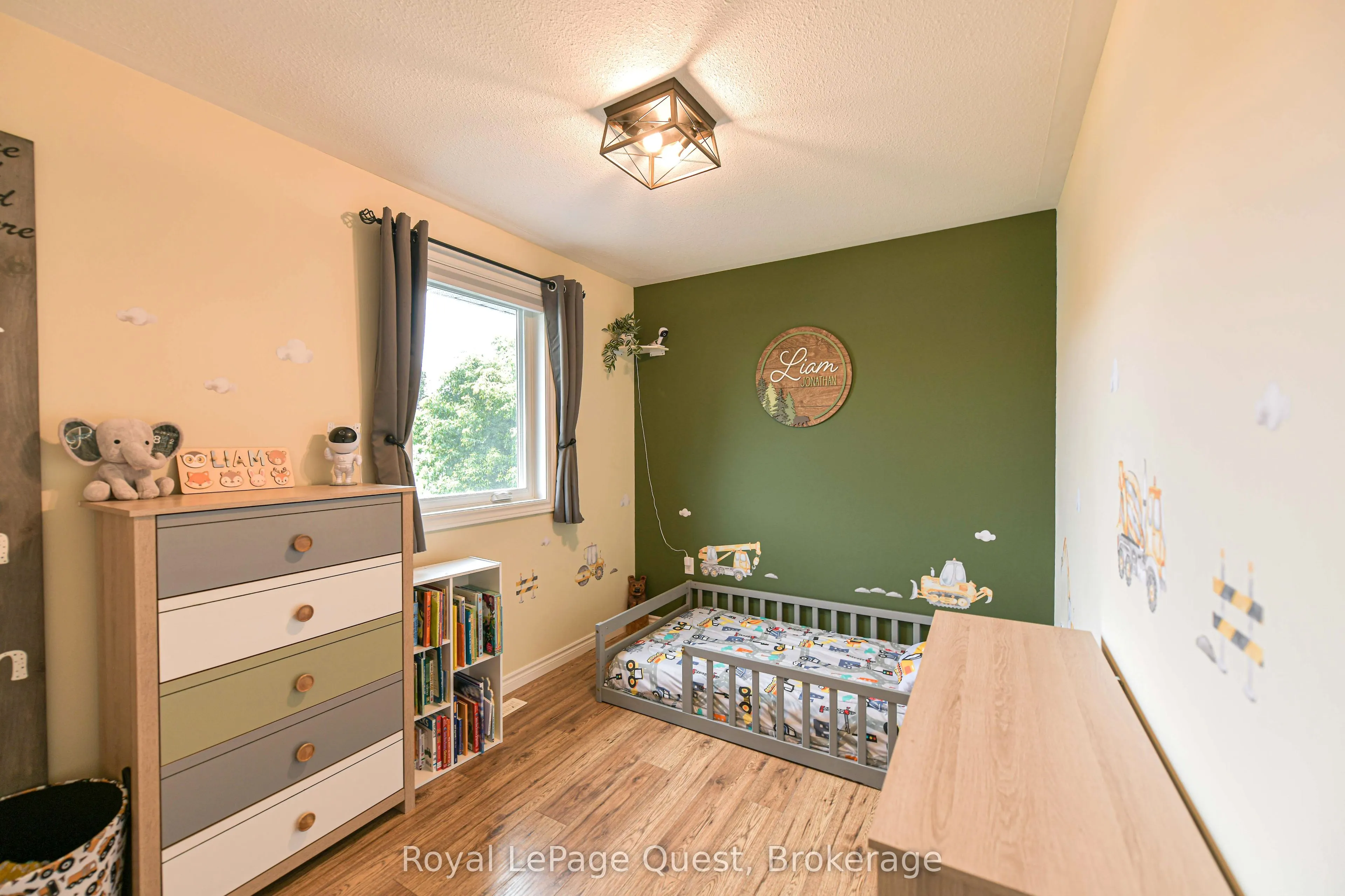 46 Courtney Crescent