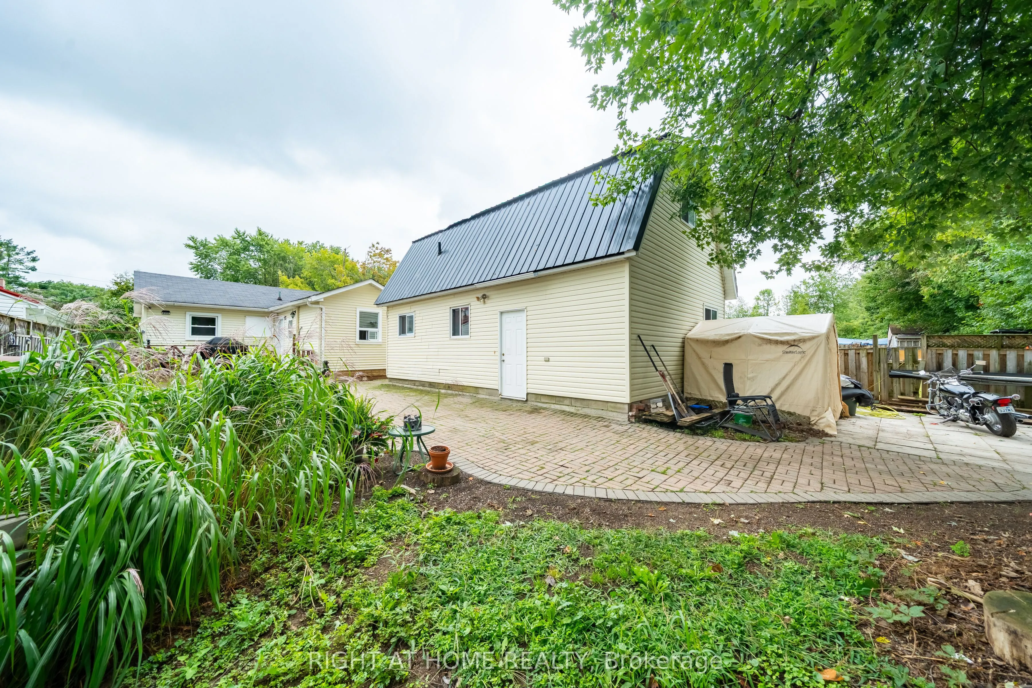 3392 Coronation Avenue