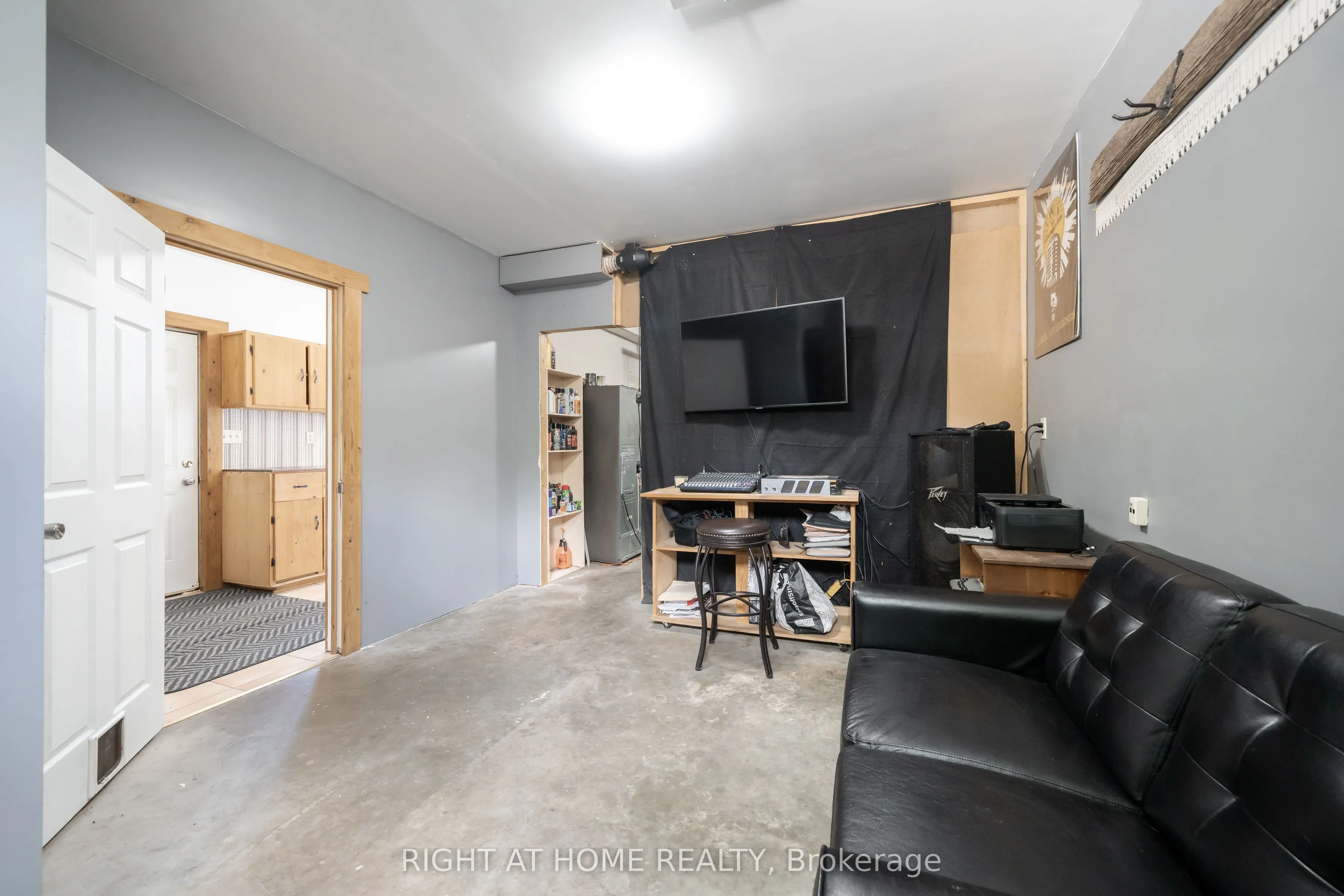 3392 Coronation Avenue