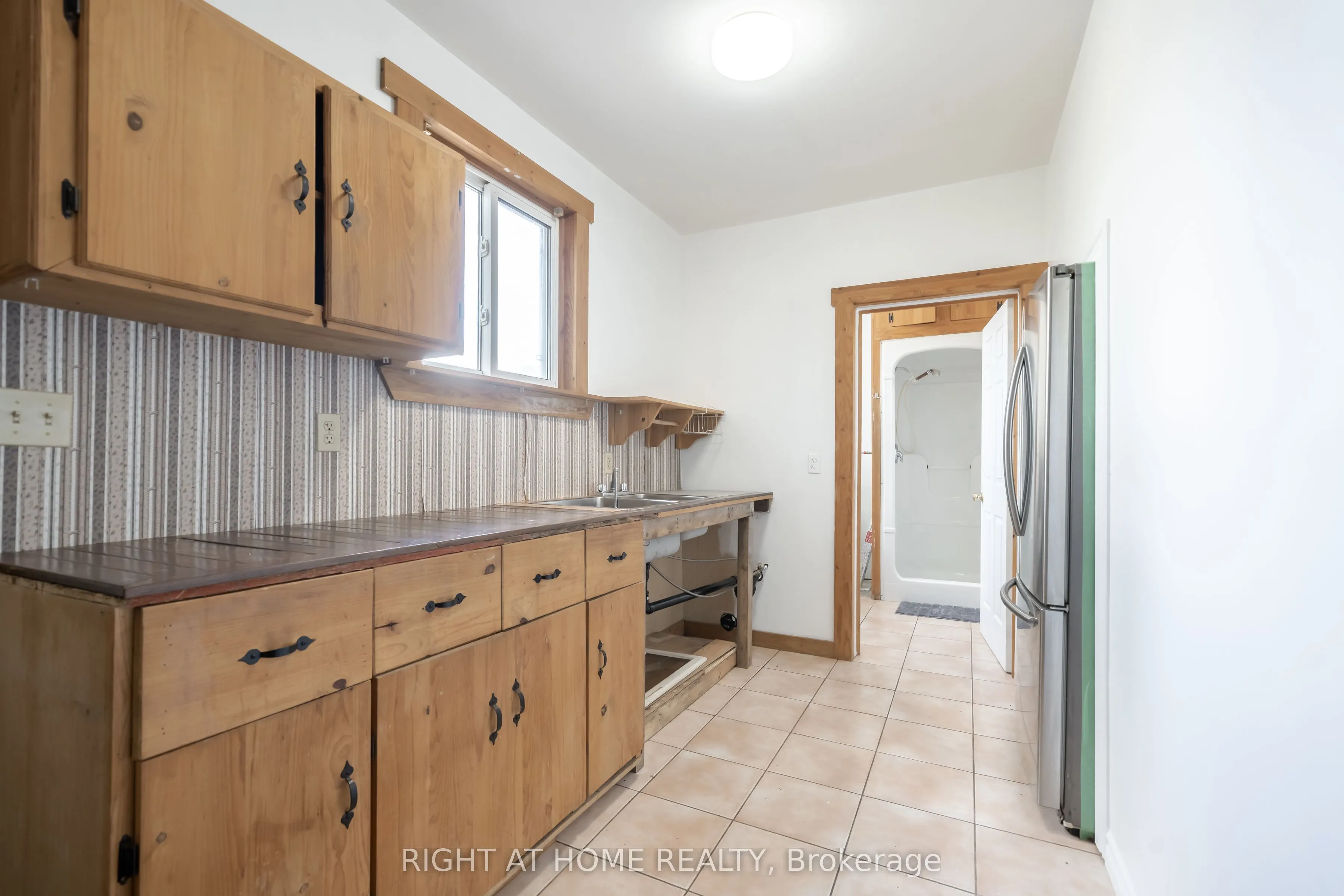 3392 Coronation Avenue