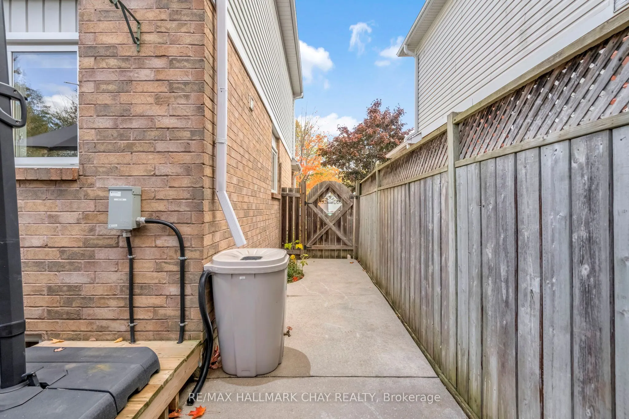 104 Pickett Crescent