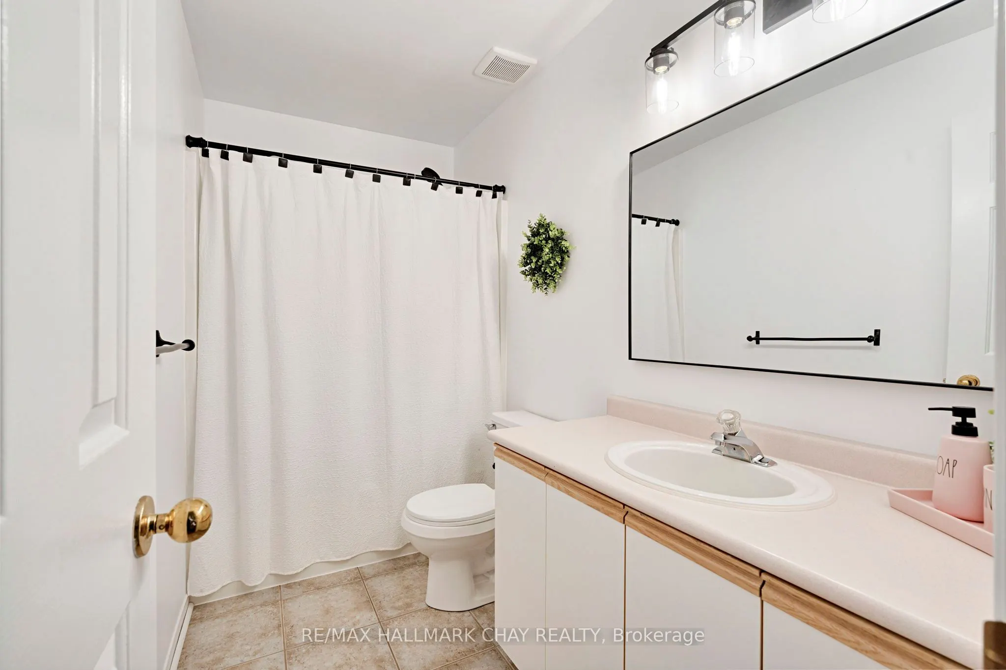 104 Pickett Crescent