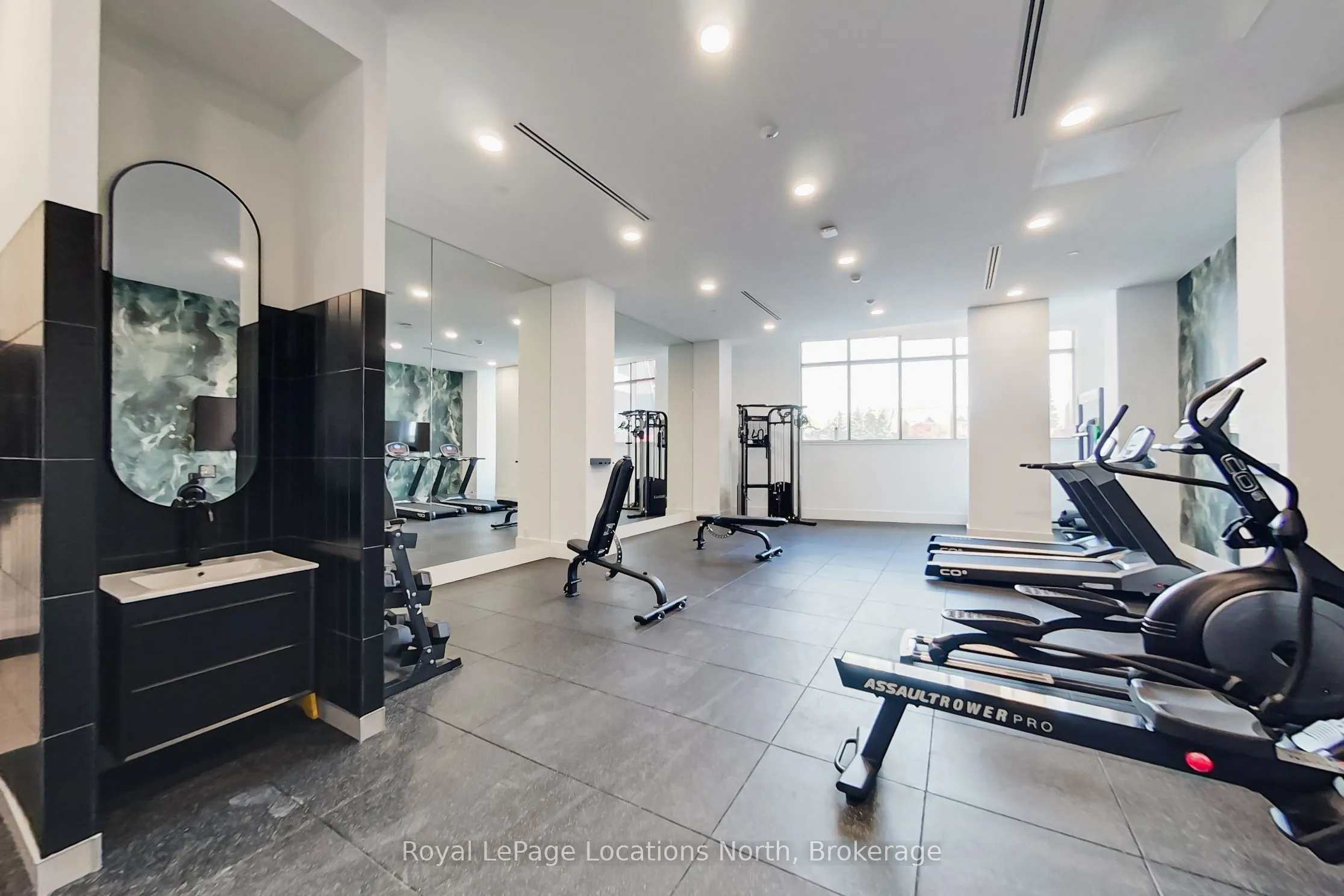 31 Huron Street, #407