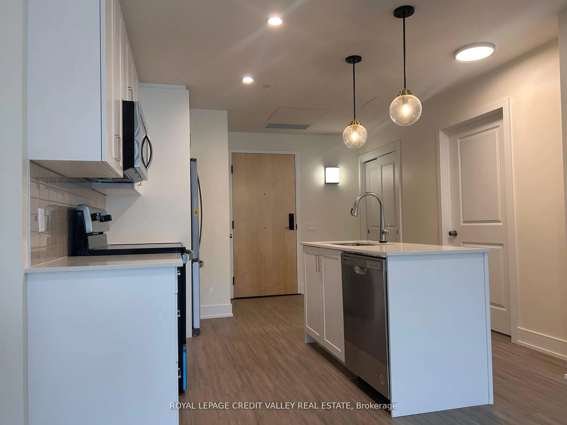 121 Mary Street, #201