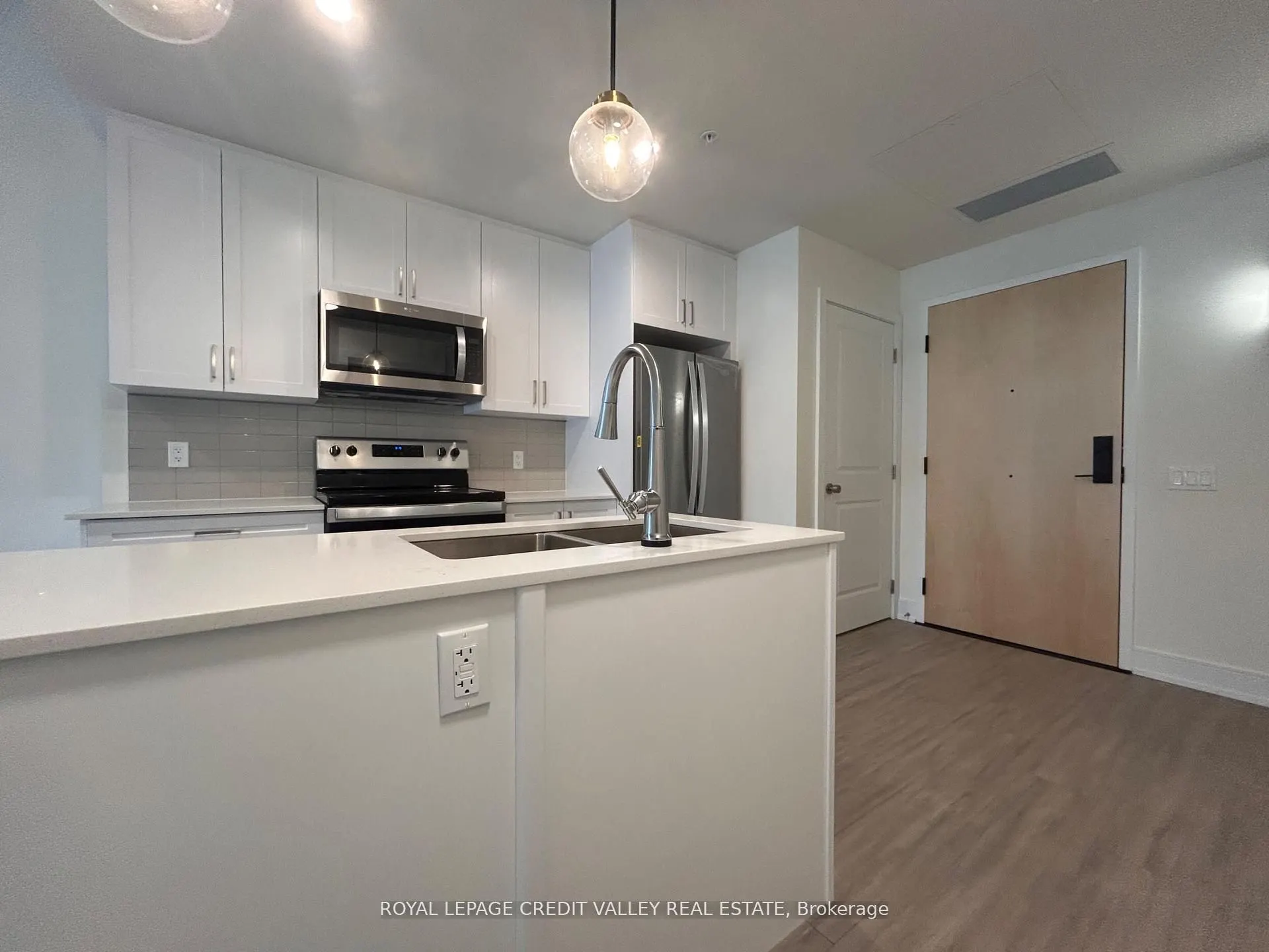 121 Mary Street, #201