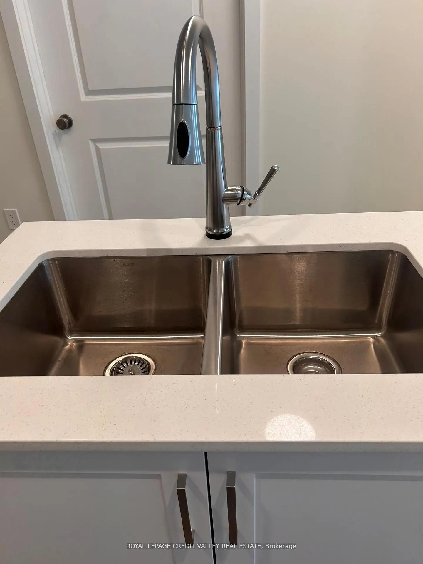 121 Mary Street, #201