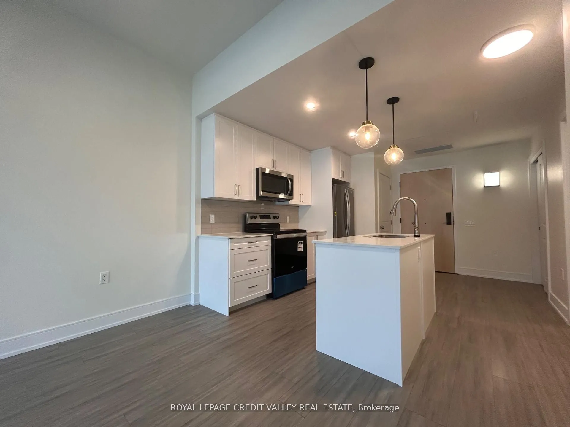 121 Mary Street, #201