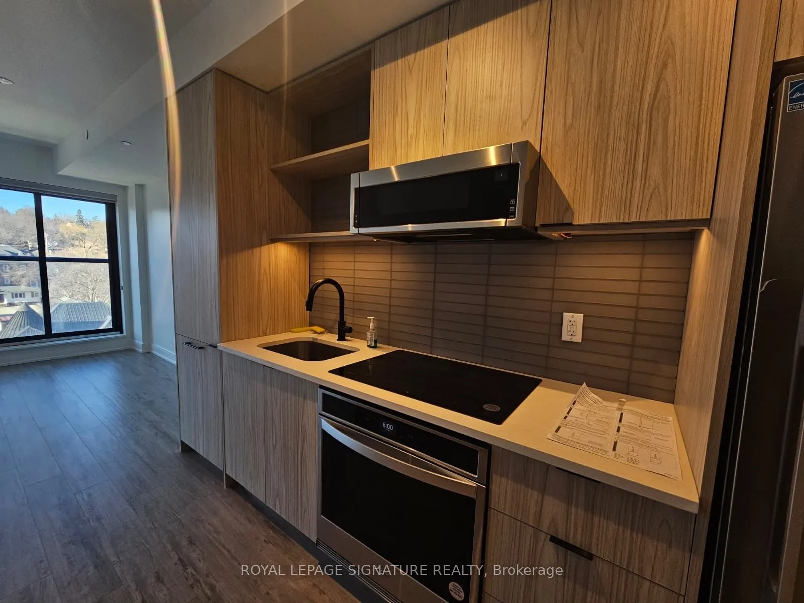 185 Dunlop Street E, #622