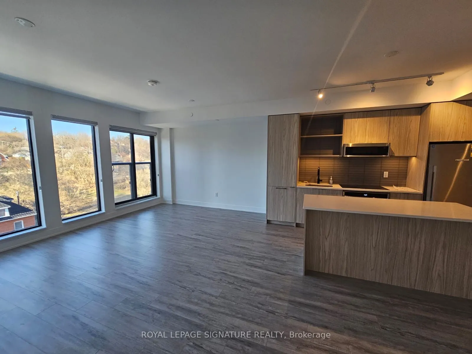 185 Dunlop Street E, #622