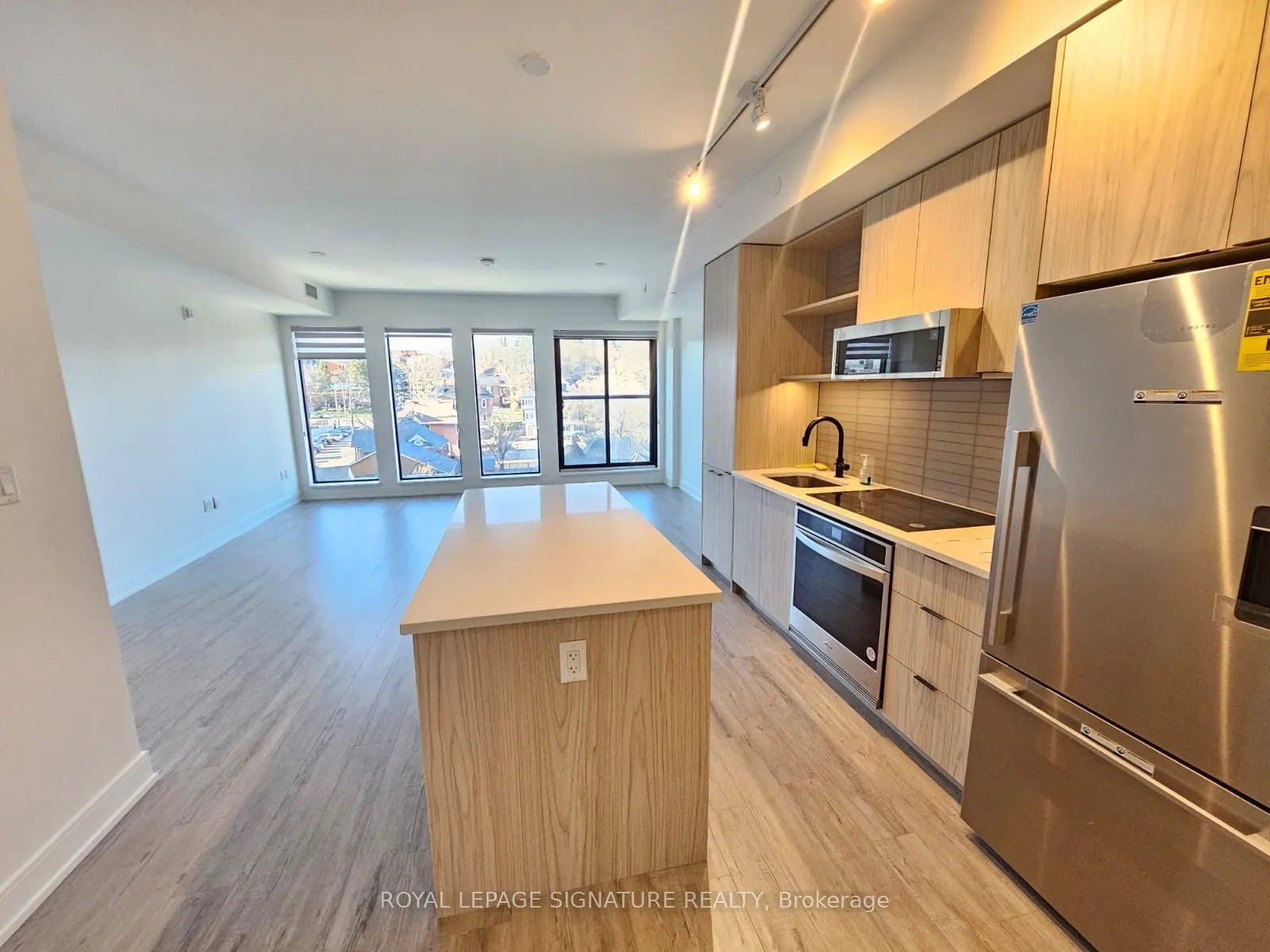 185 Dunlop Street E, #622