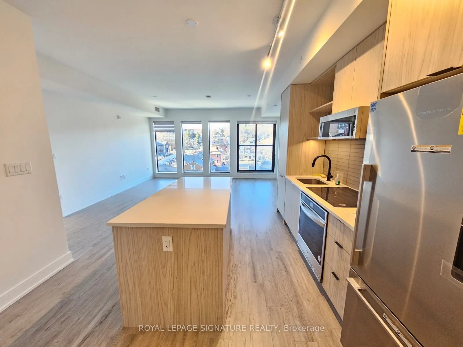 185 Dunlop Street E, #622