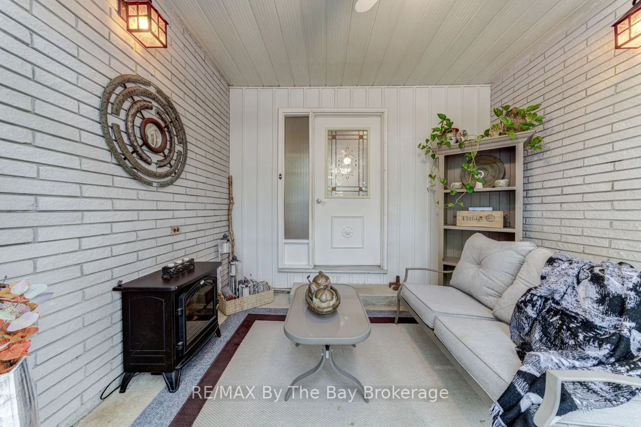 1819 River Road W