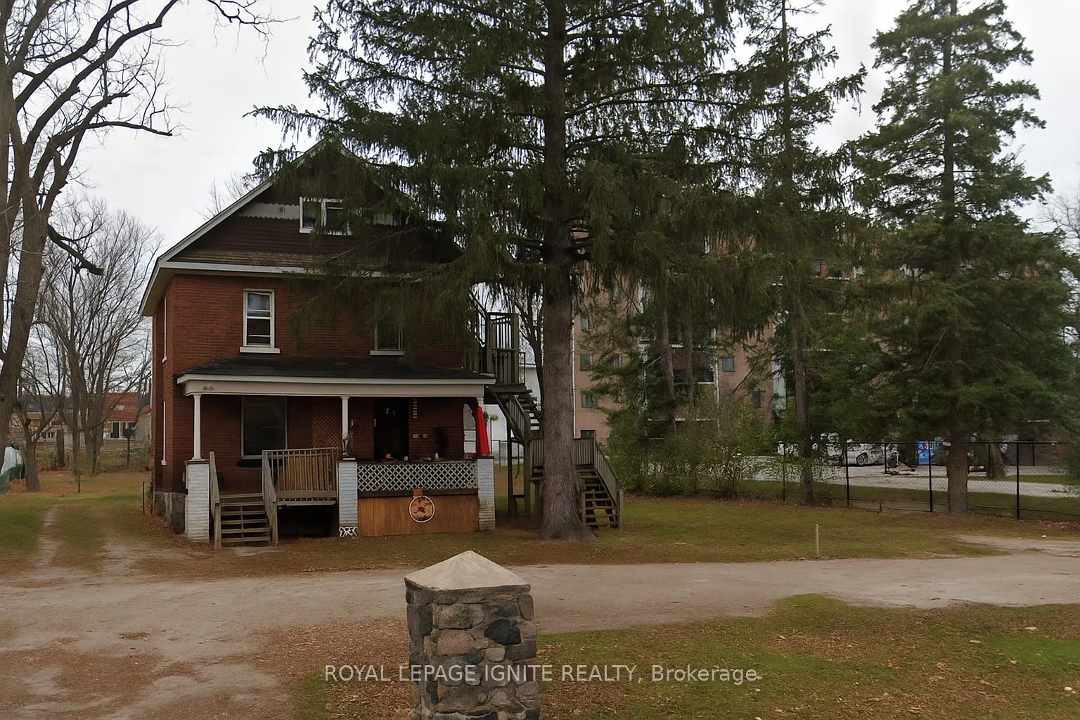385 & 387 West Street N