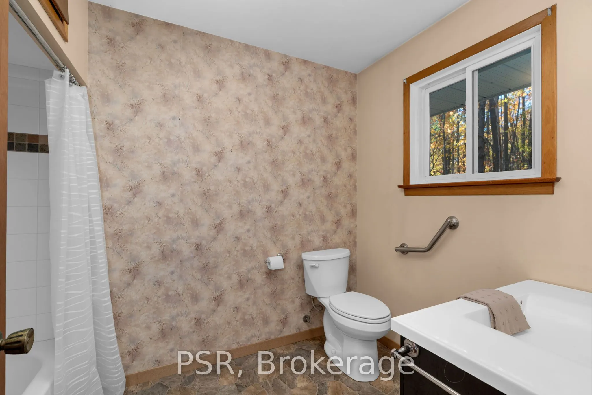 1632 Old Barrie Road E