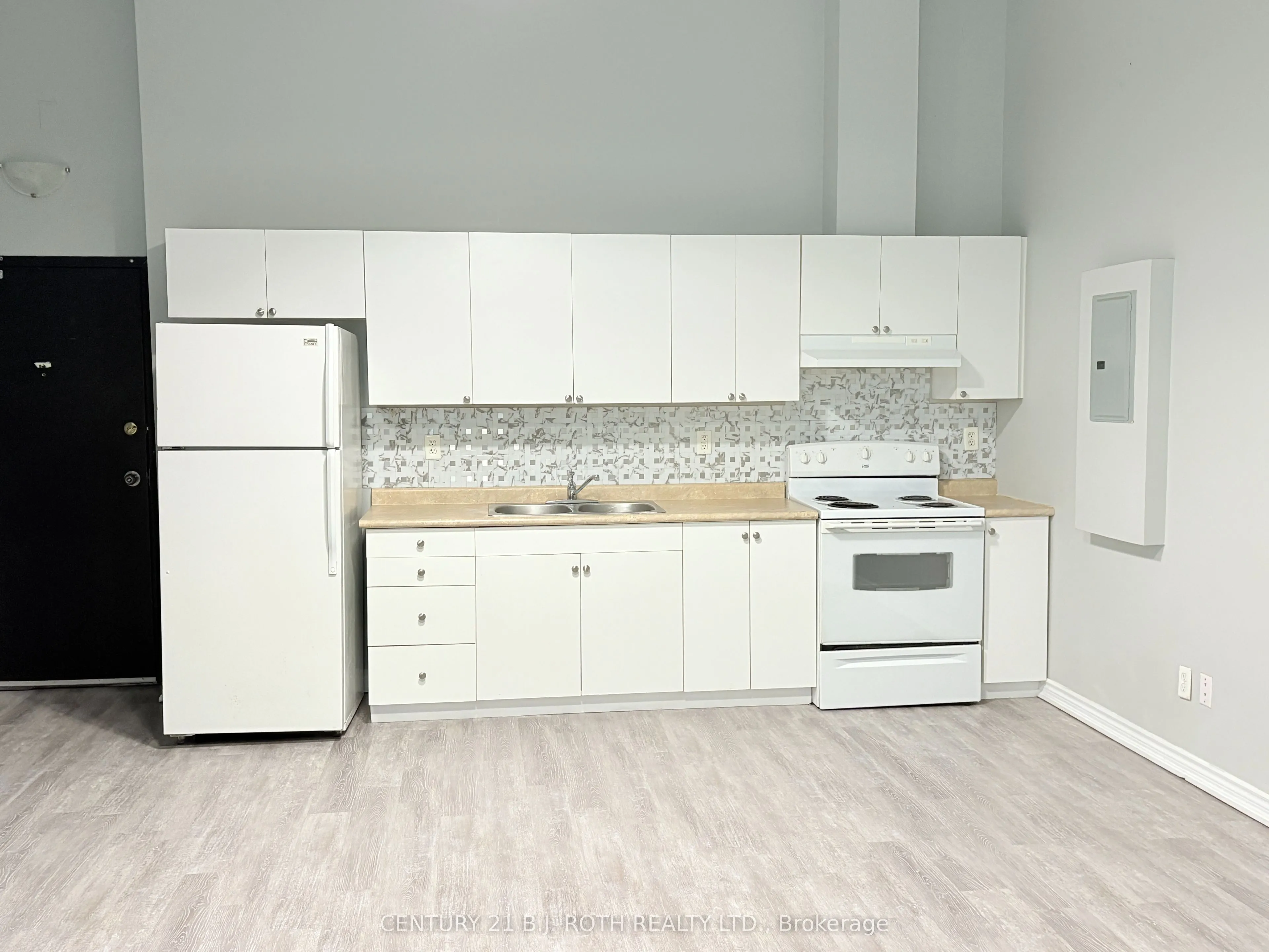 19 Dunlop Street W, #104