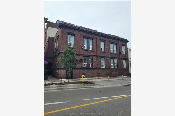 19 Dunlop Street W, #104