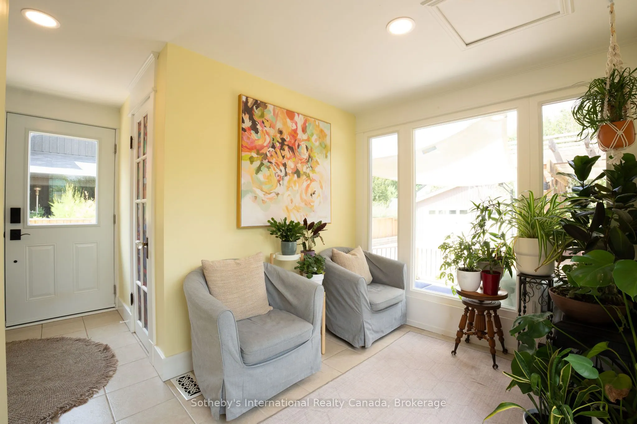 12 Elizabeth Street W