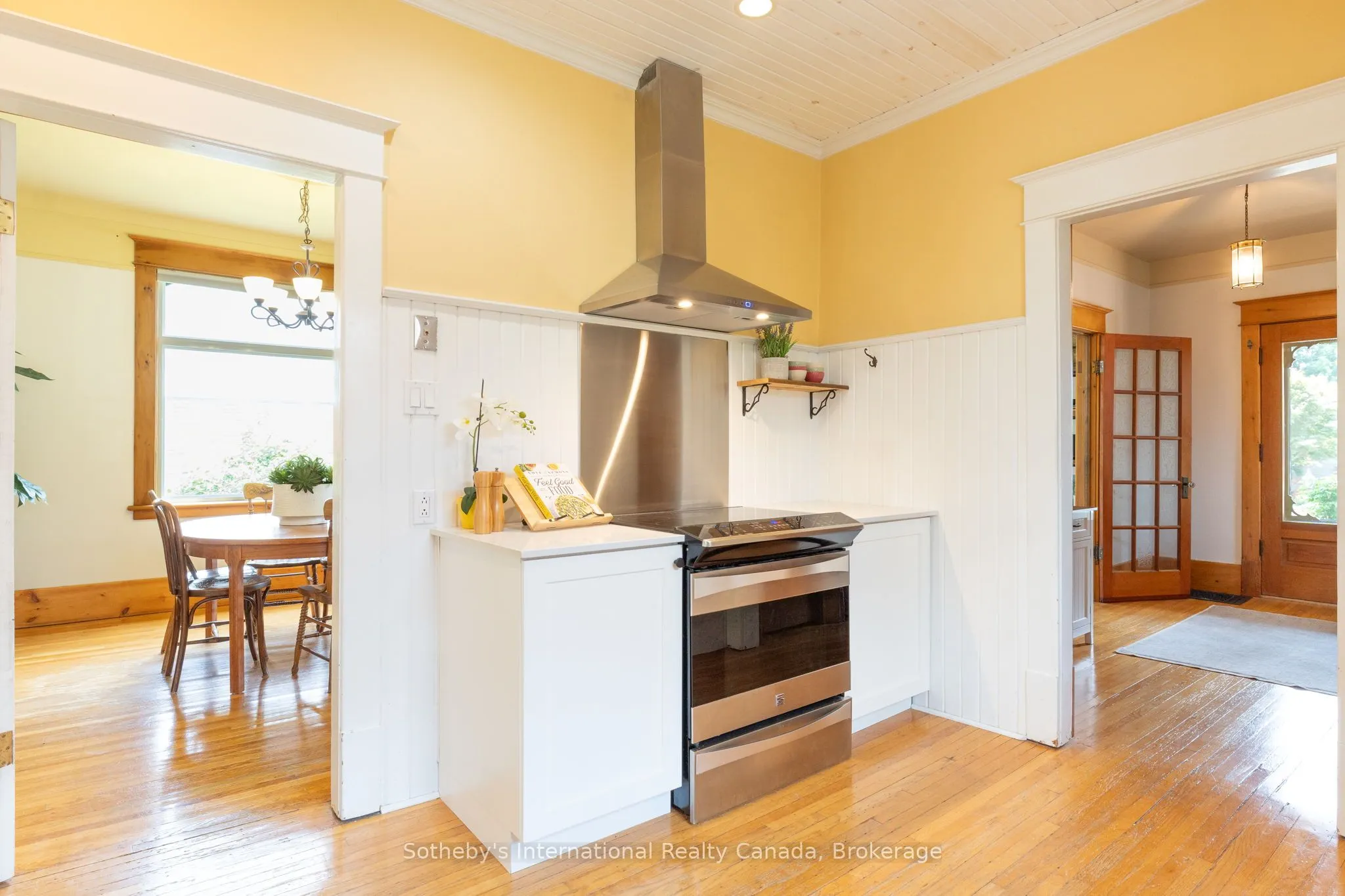 12 Elizabeth Street W