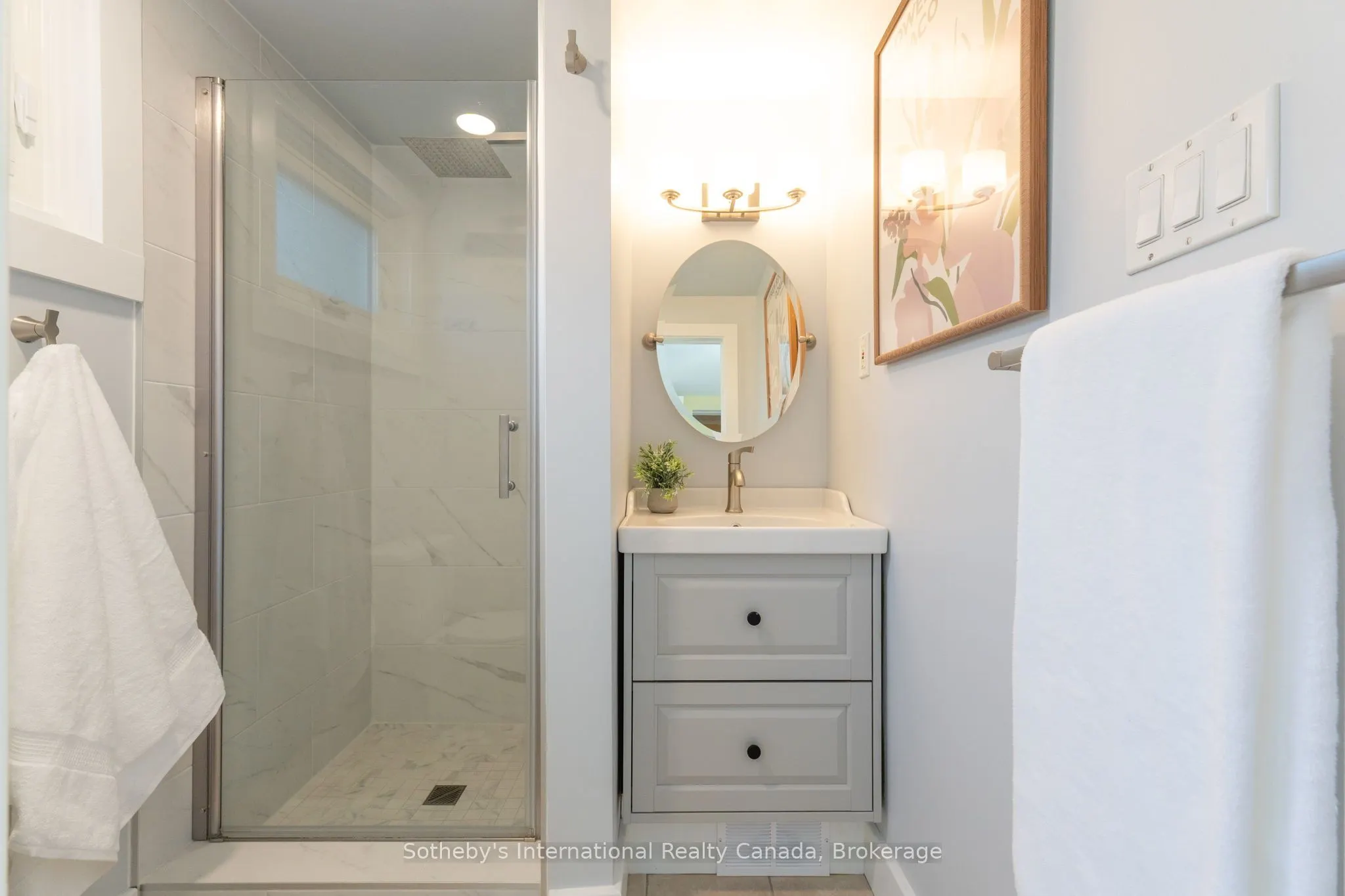 12 Elizabeth Street W