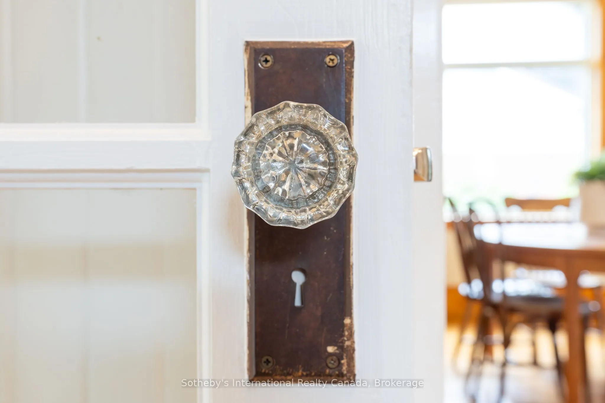 12 Elizabeth Street W