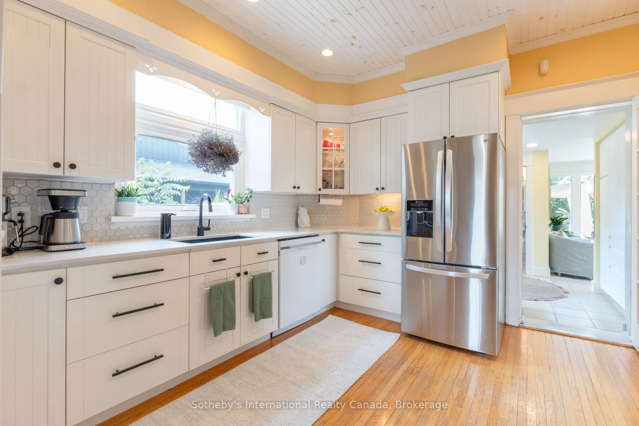 12 Elizabeth Street W