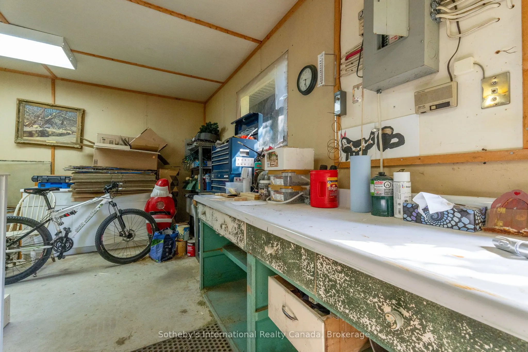 12 Elizabeth Street W