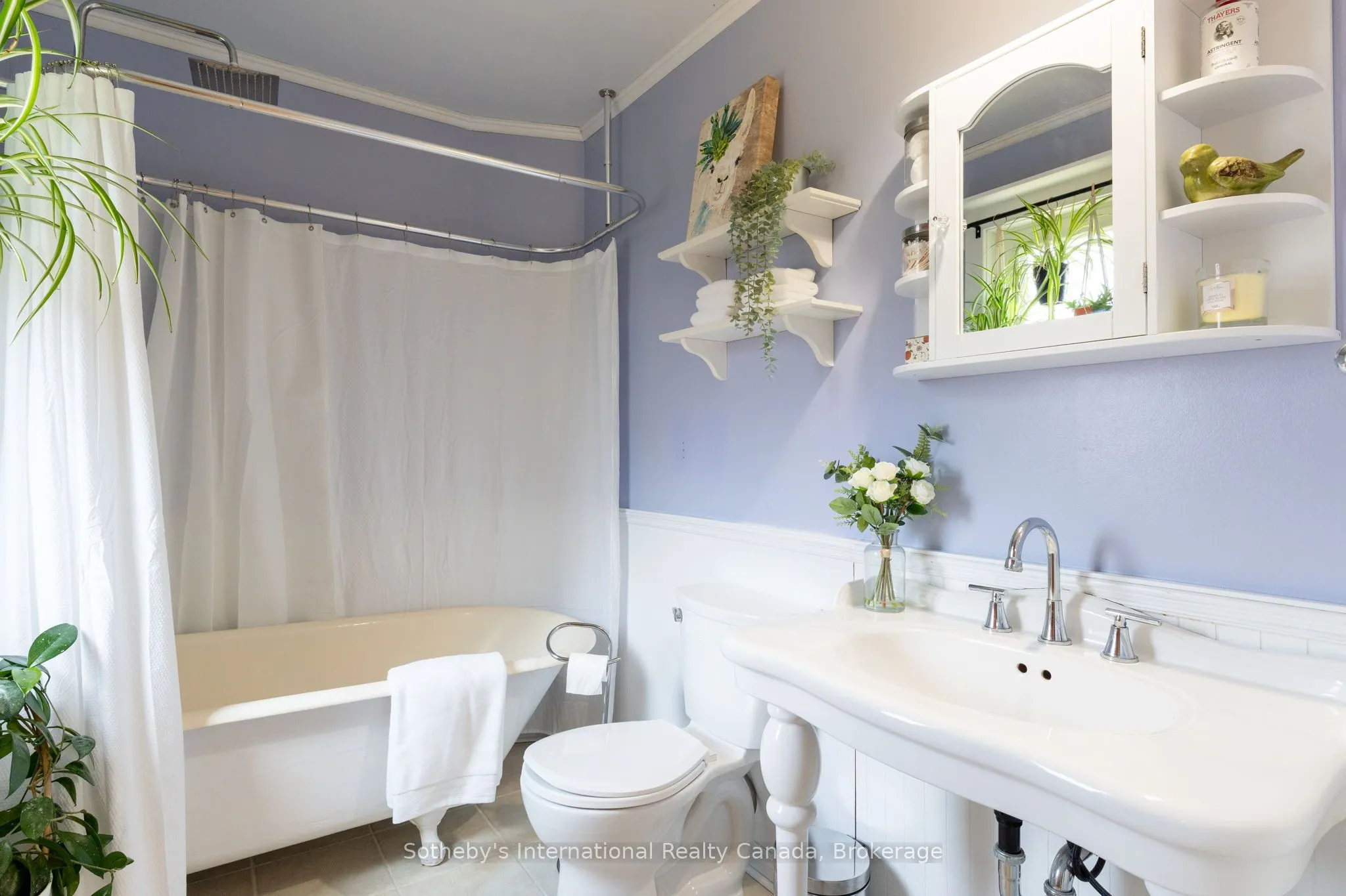 12 Elizabeth Street W