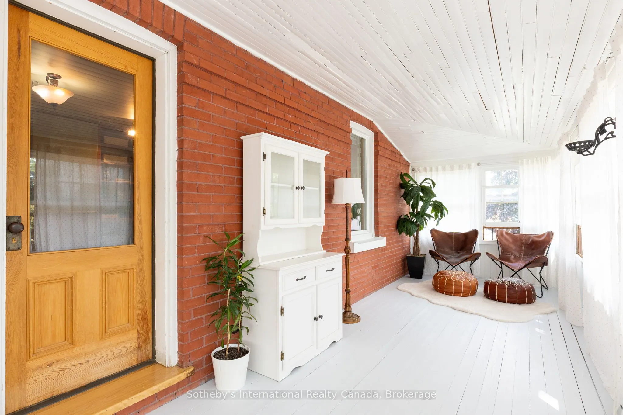 12 Elizabeth Street W