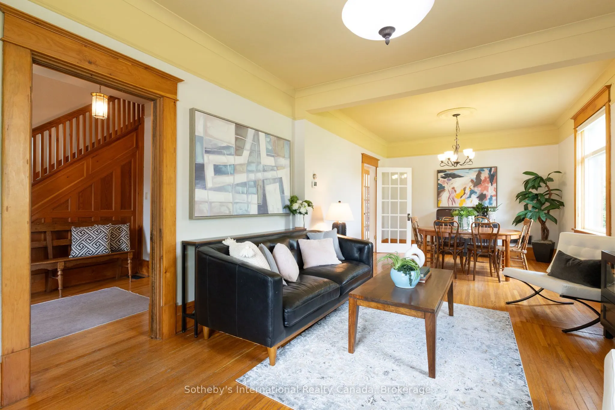 12 Elizabeth Street W